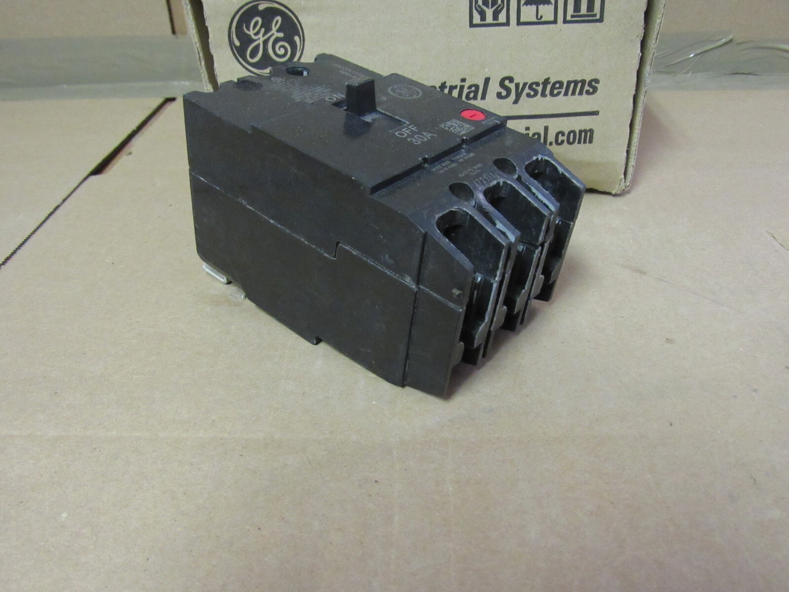 GE TEY330 30A/3P 14kA at 277/480VAC MOLDED CASE CIRCUIT BREAKER, NIB! MAKE OFFER
