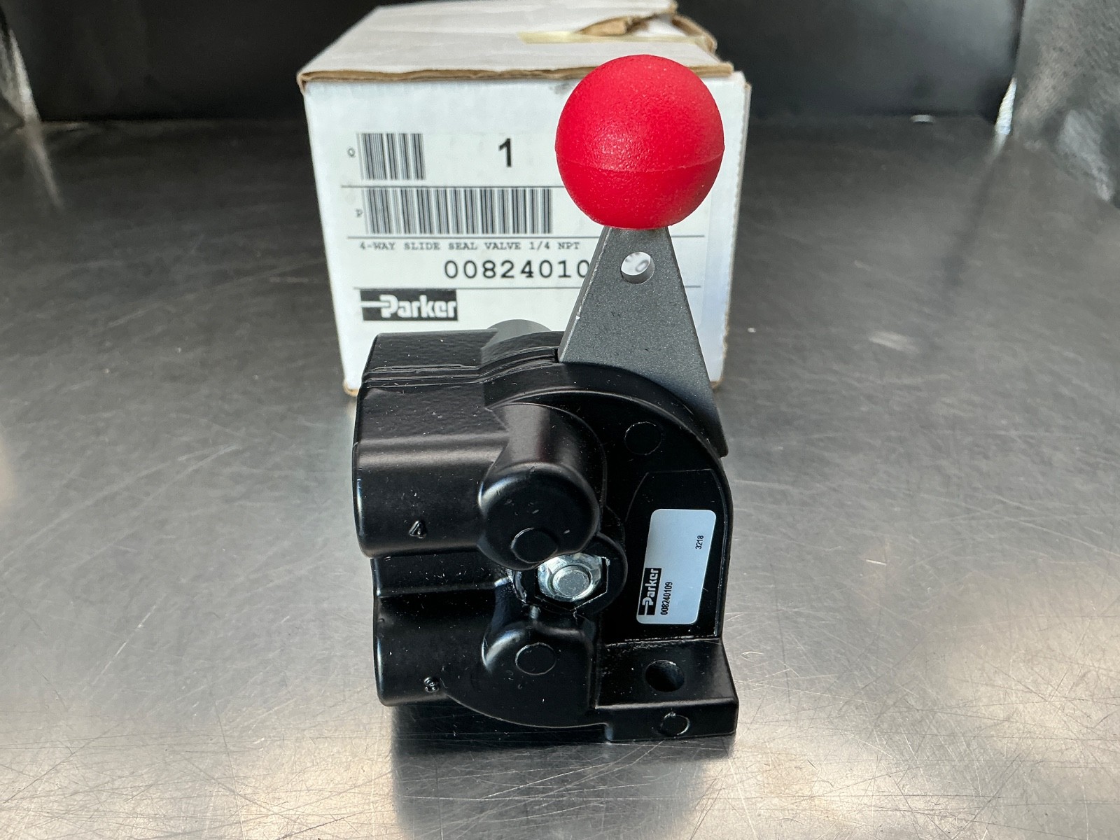 Parker 008240109 4-way Slide Seal Valve 1/4″ NPT