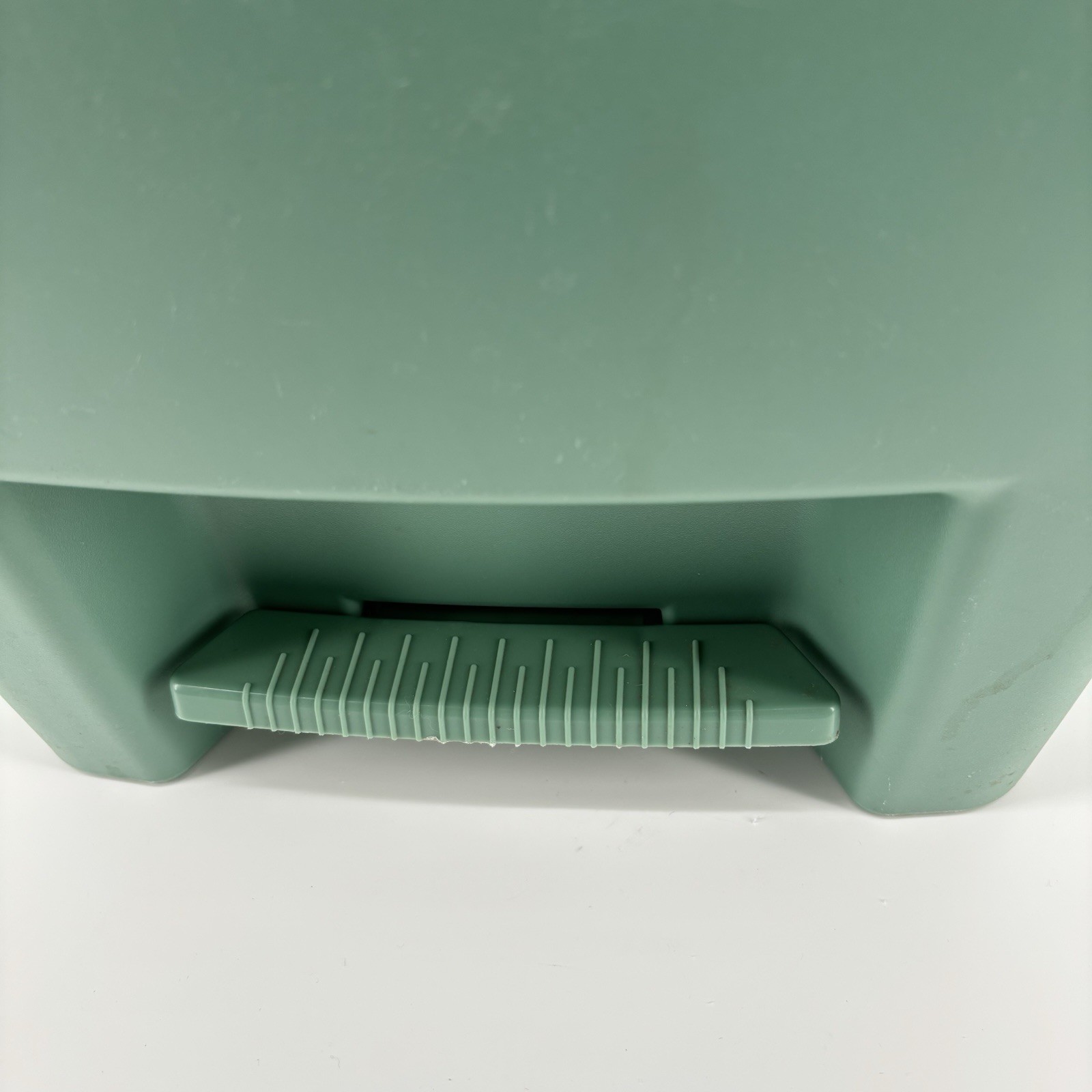 Vintage Rubbermaid Front Step-On Rectangle Trash Can Green With Lid