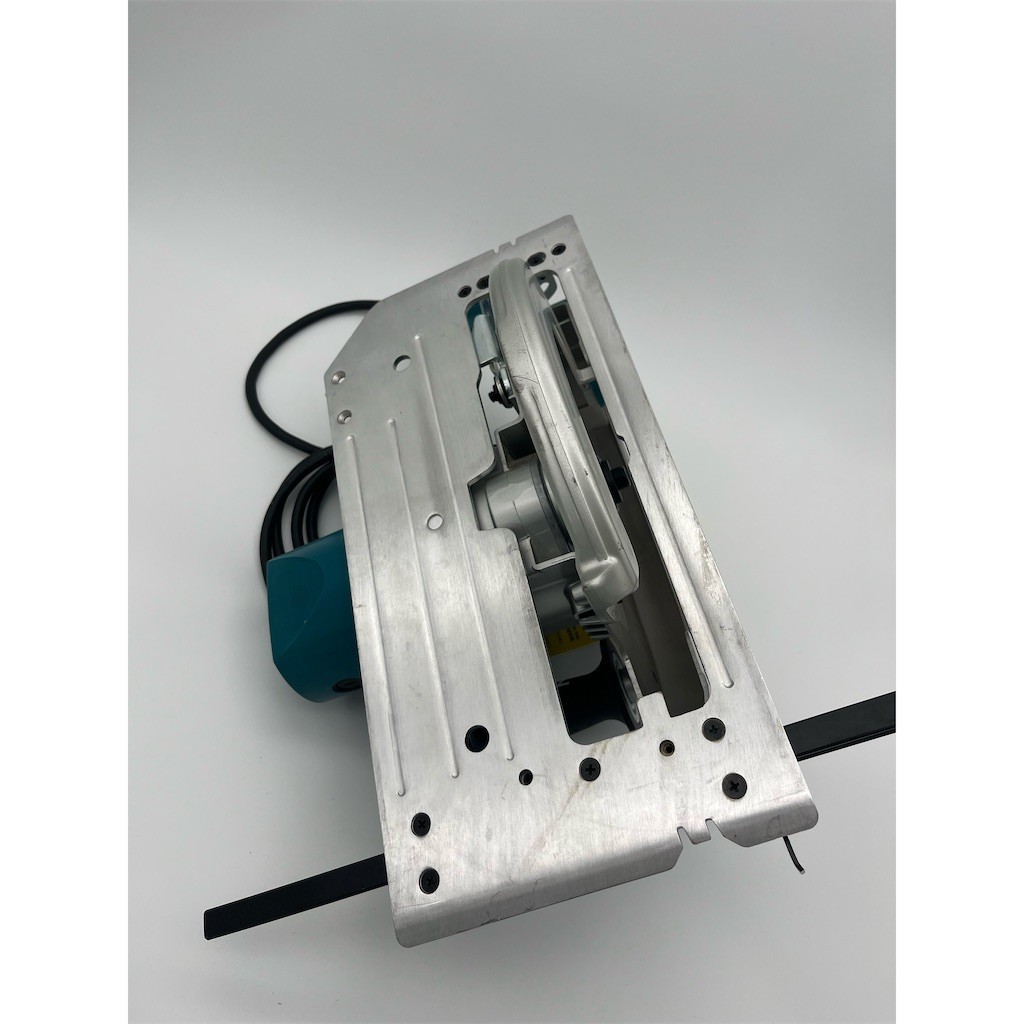 Makita 10-1/4 in Corded Circular Saw 120V 15A 4300 RPM w/ Rip Fence Refurb