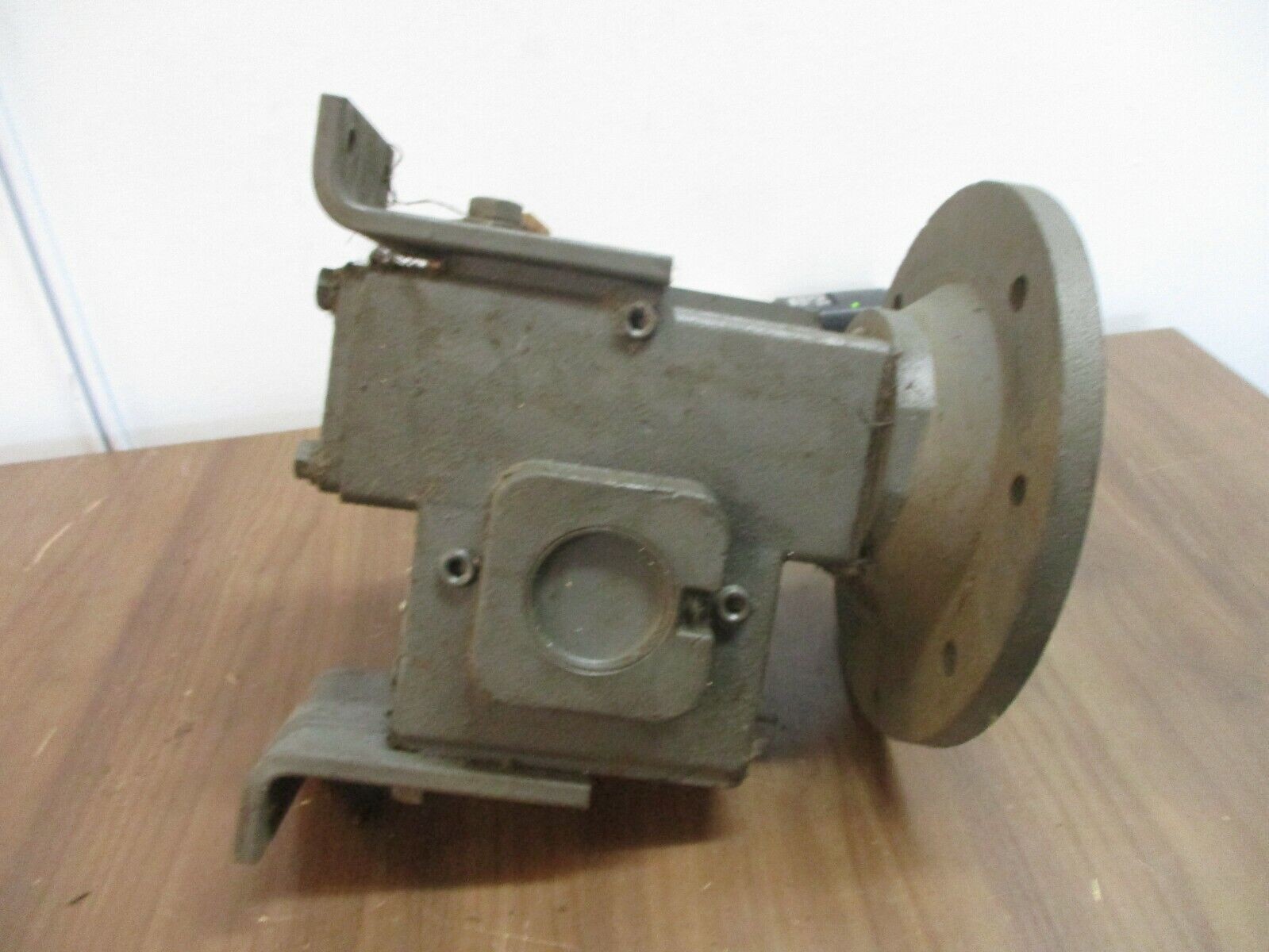 Winsmith Gear Reducer 924MDJ Ratio 10:1 2.77 HP In 1800 RPM In Used