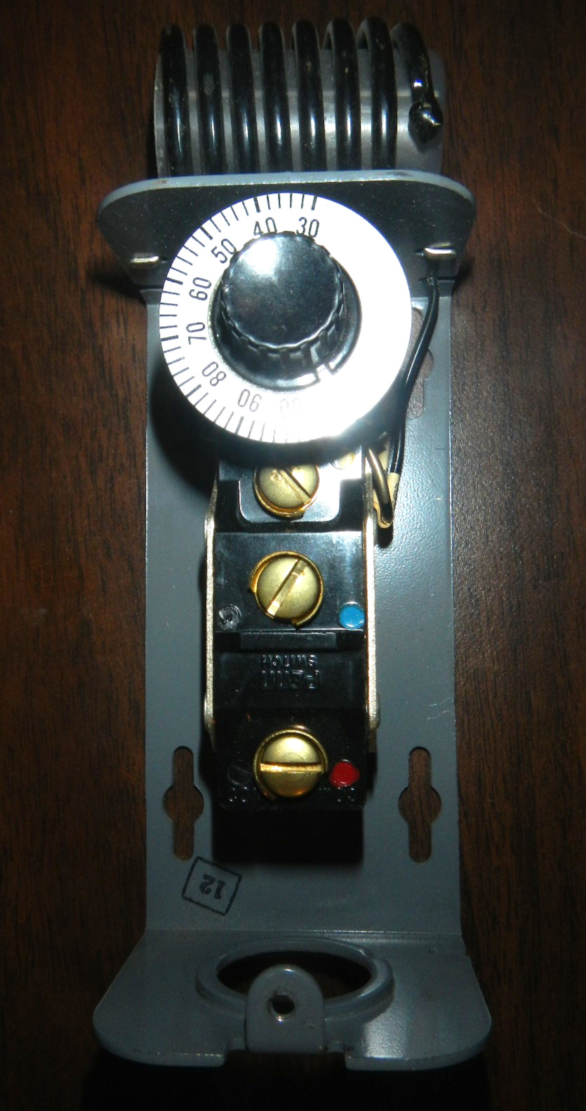 Dayton 2E206 Line Voltage Thermostat Control 120/240VAC NOS TESTED