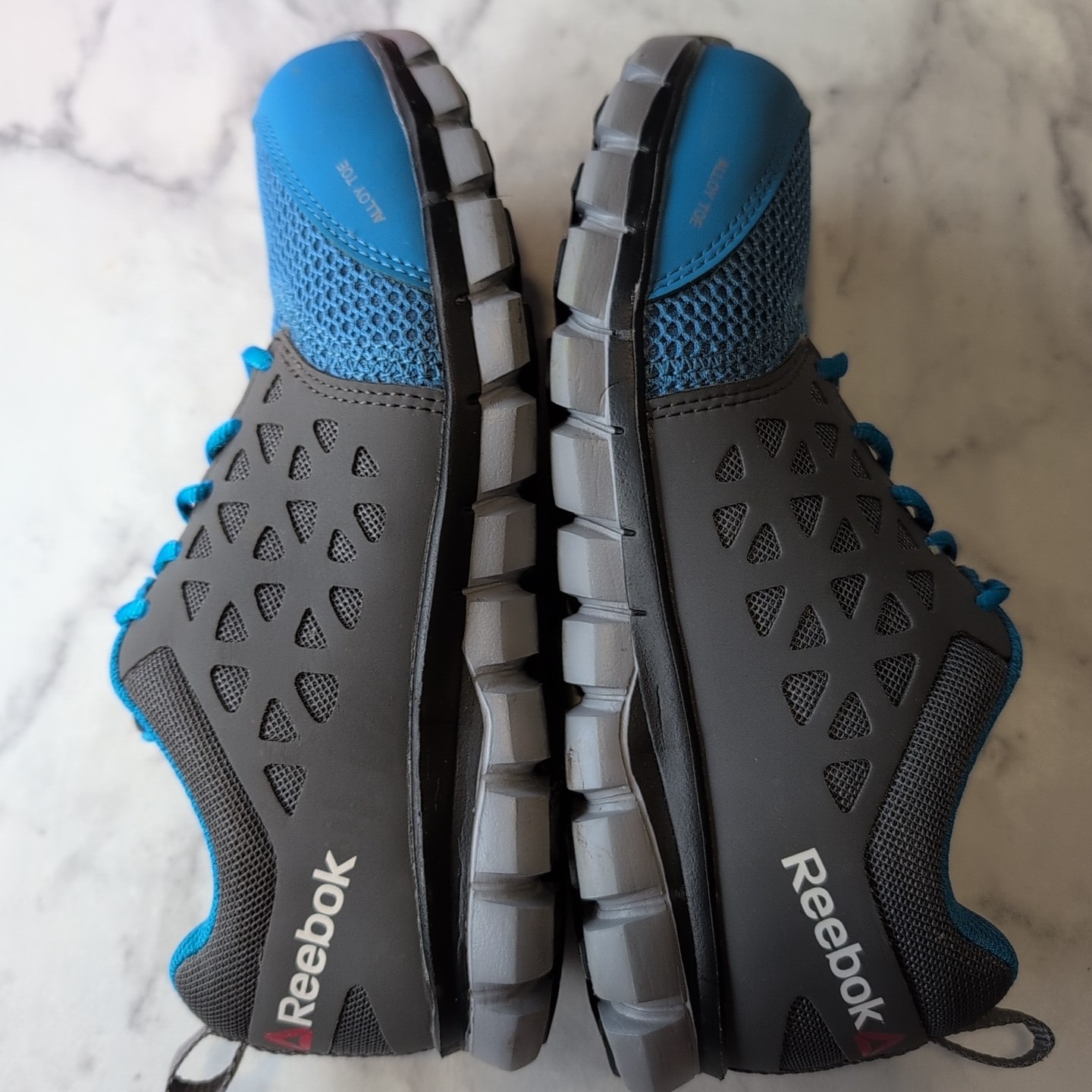 Reebok Women’s Size 8 Work Shoe Alloy Toe Rubber Bottom Blue And Gray