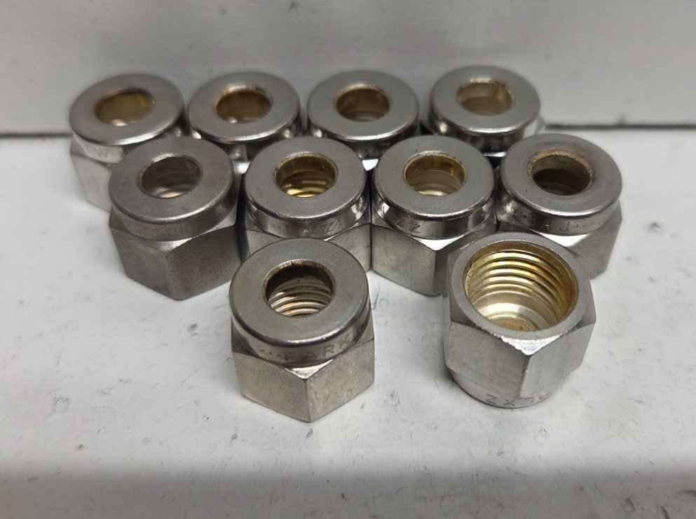 LOT OF 10 NEW NO BOX! SWAGELOK 1/4″ TUBE OD NUTS SS-402-1