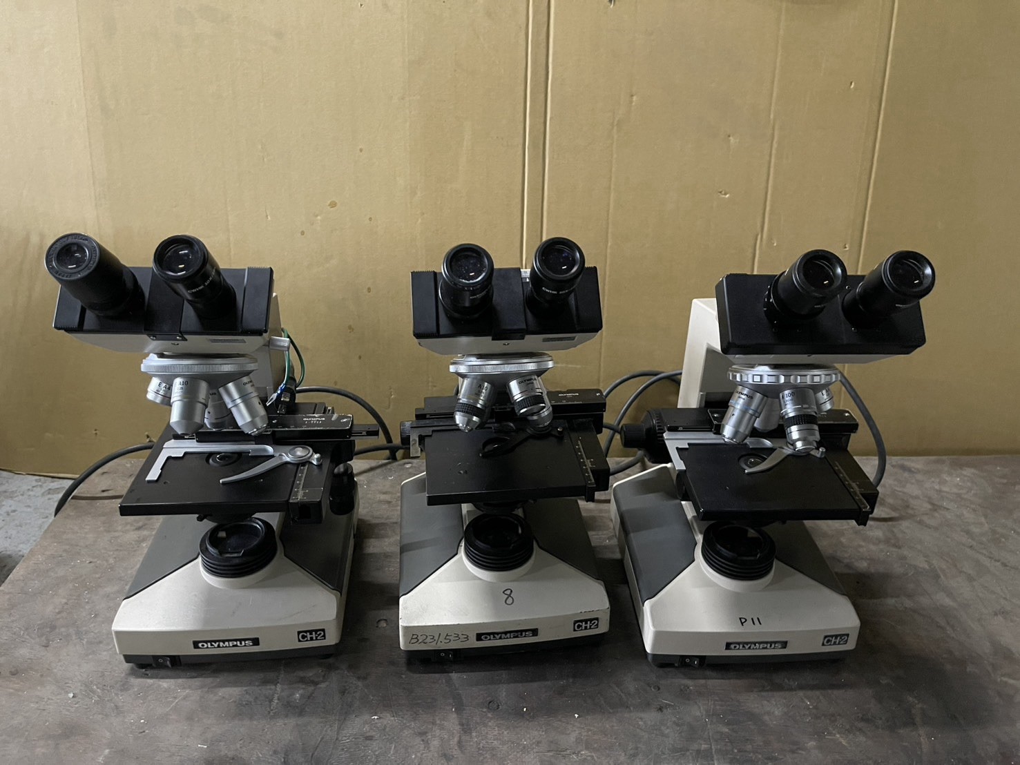 Olympus CH2 Binocular Microscope w/ 4x 10x 40x 100x Objectives Mechanical Stage