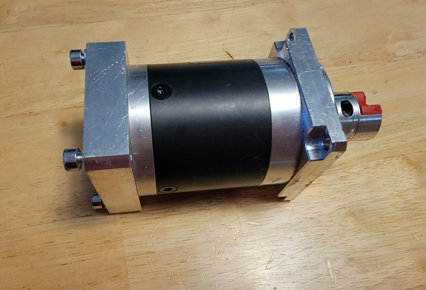 NEW Neugart PLE 60 Planetary Gearbox w/ Output Shaft 4-Bolt I=16