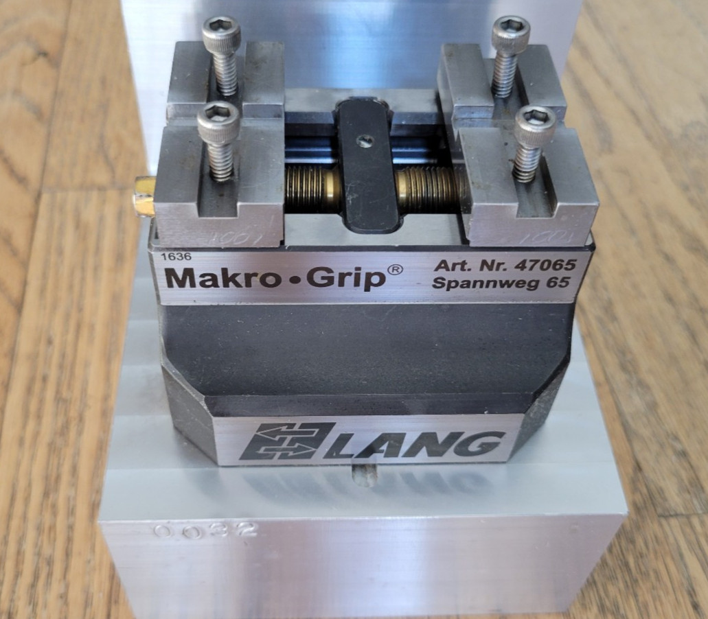 Lang Makro Grip 46 5-Axis Self-Centering CNC Vise 47065 (48065-New Ver) Pullstud