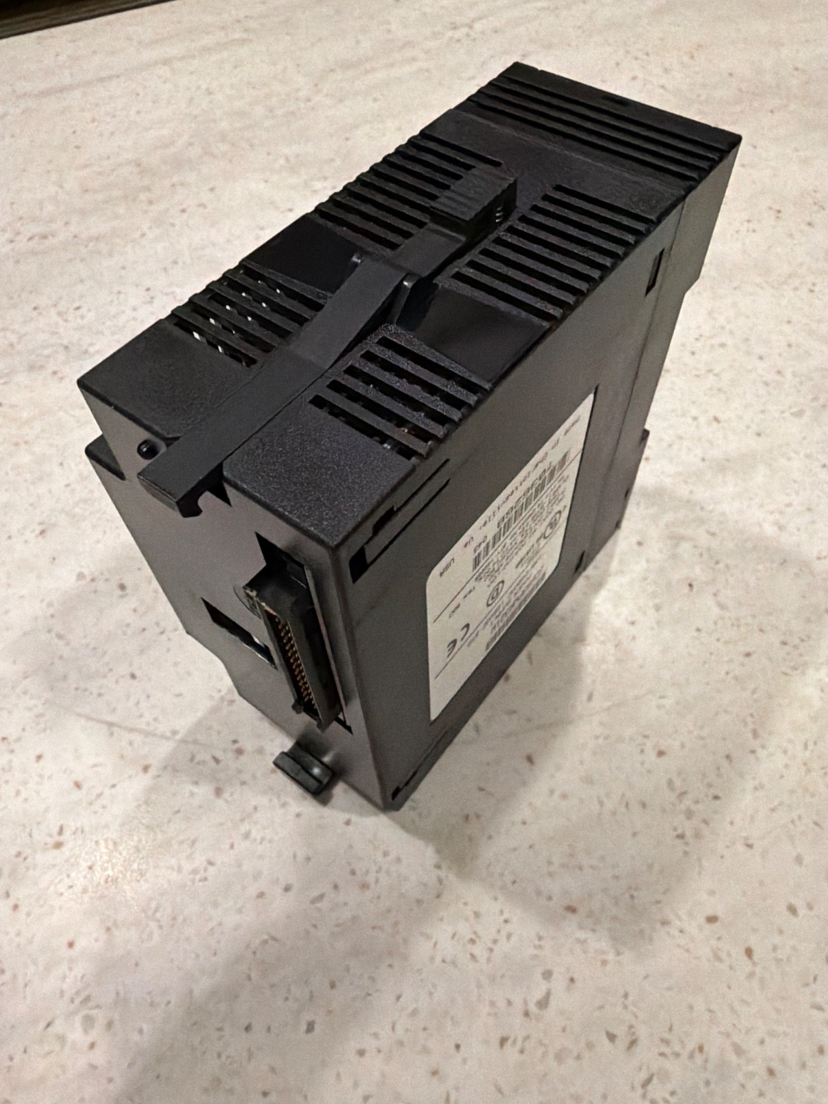 GE Fanuc IC693PWR321W Series 90-30 Power Supply 120/240VAC 125VDC. Loc3D-21
