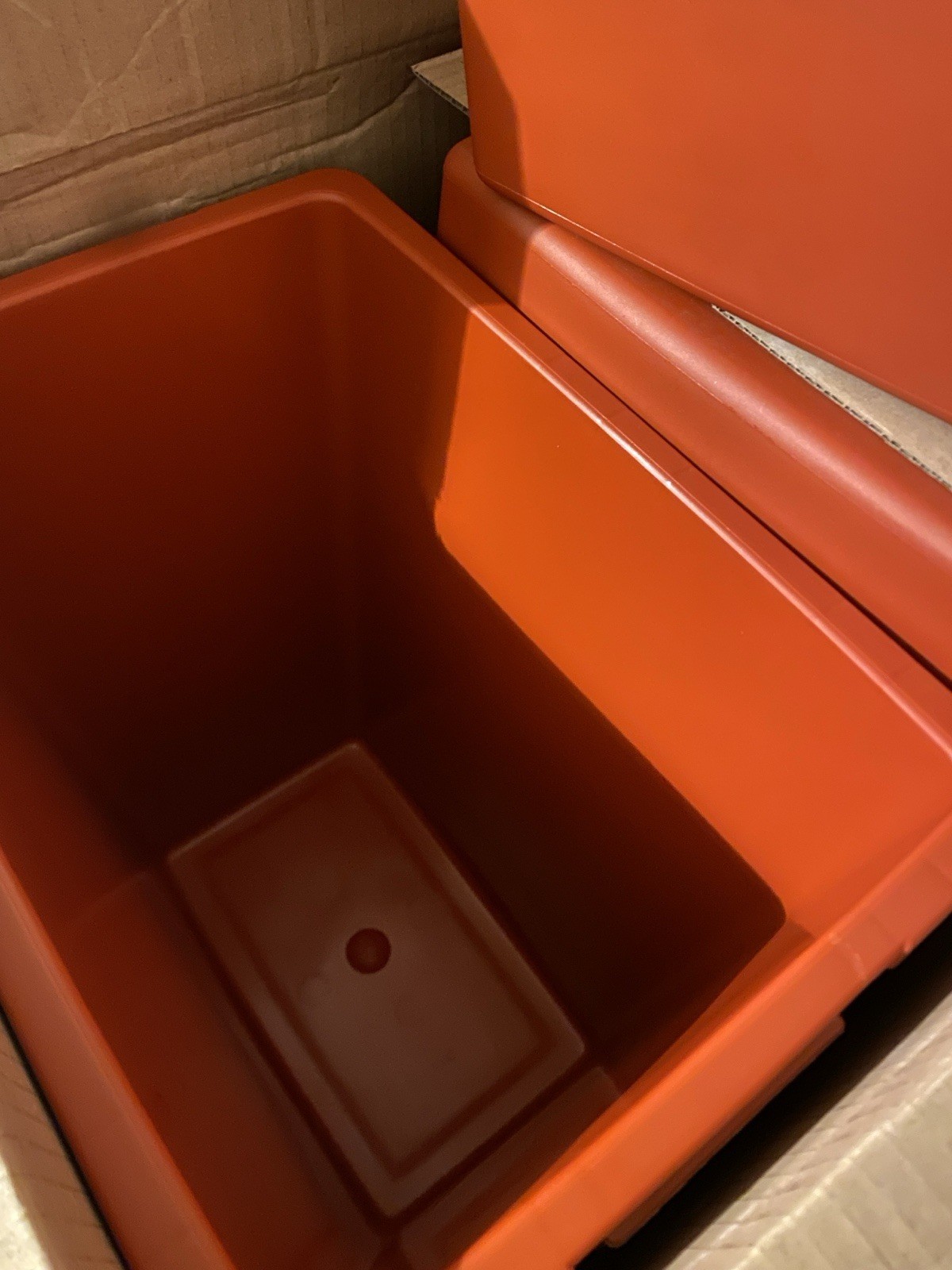 1 Case/10ct 8 galRed SharpSafety Sharps Container Hinged Lid Covidien 8980