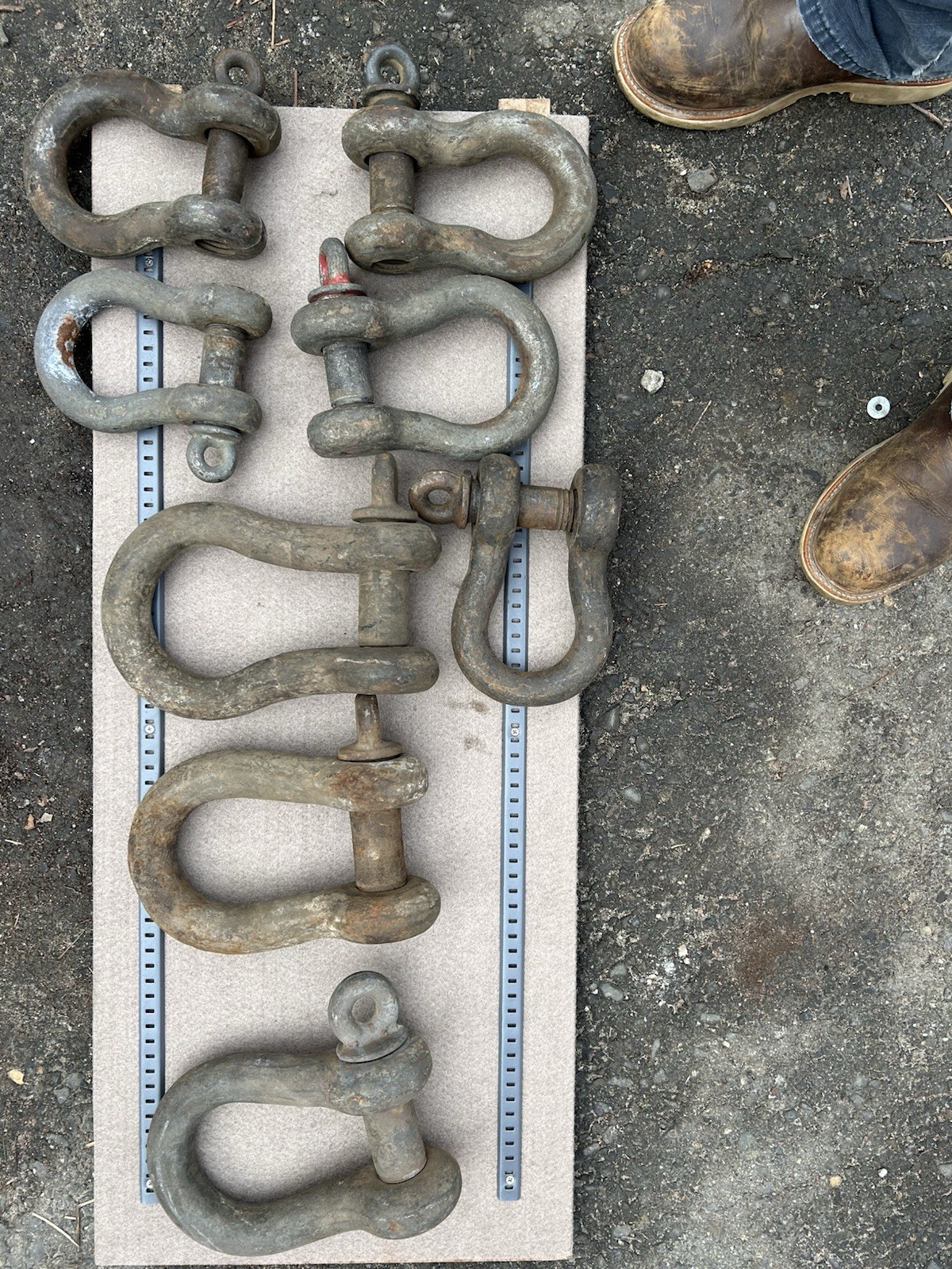 Assorted Large And Heavy Duty Shackles Two Crosby’s And Two Pairings