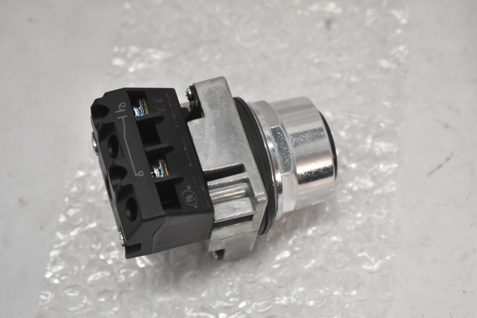 ABB Oil Tight Flush Push Button Plunger Switch A3PBF1-600B-10 Black 1NO NEMA 4X