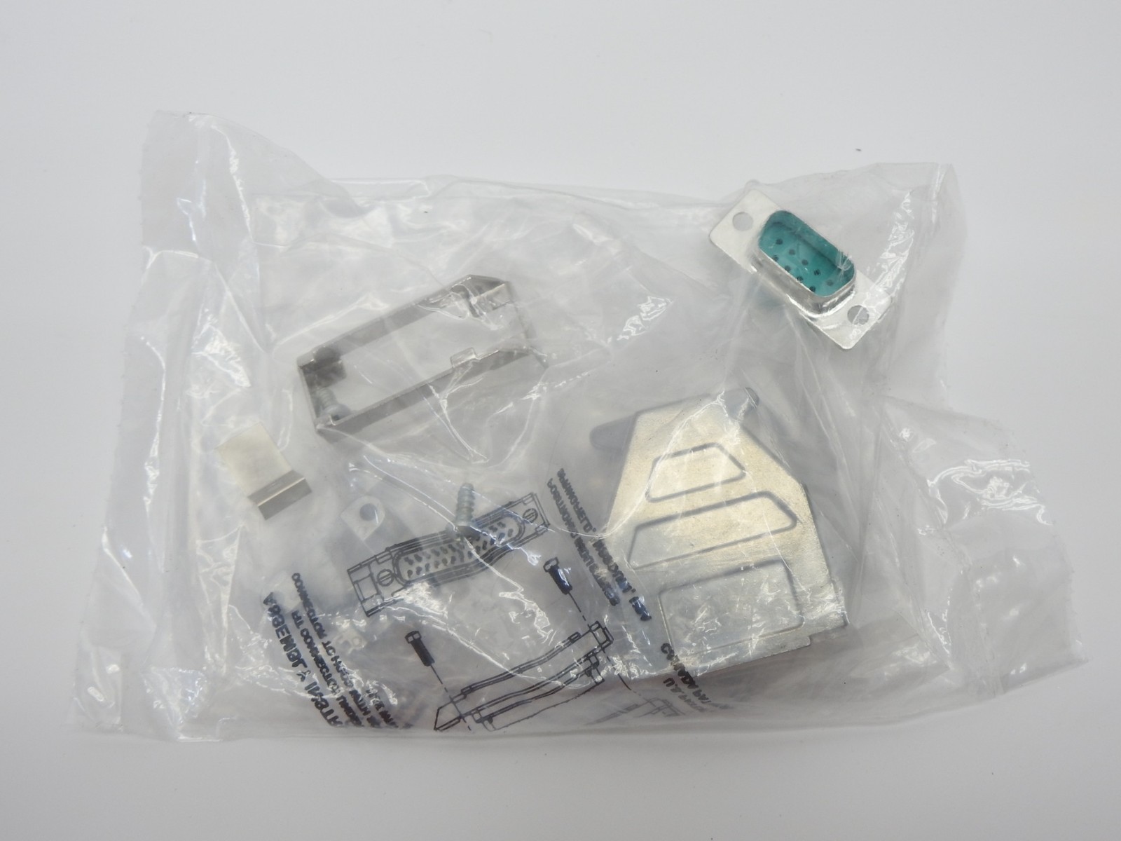 Lot of 25 – Amphenol Positronic RD9M00GVLZ 9-Pin D-Sub Plug Housing IP67 Rated