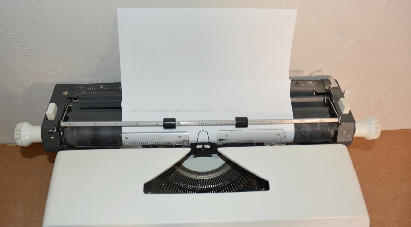 Olympia SGE 35 Typewriter Working with Dust Cover International