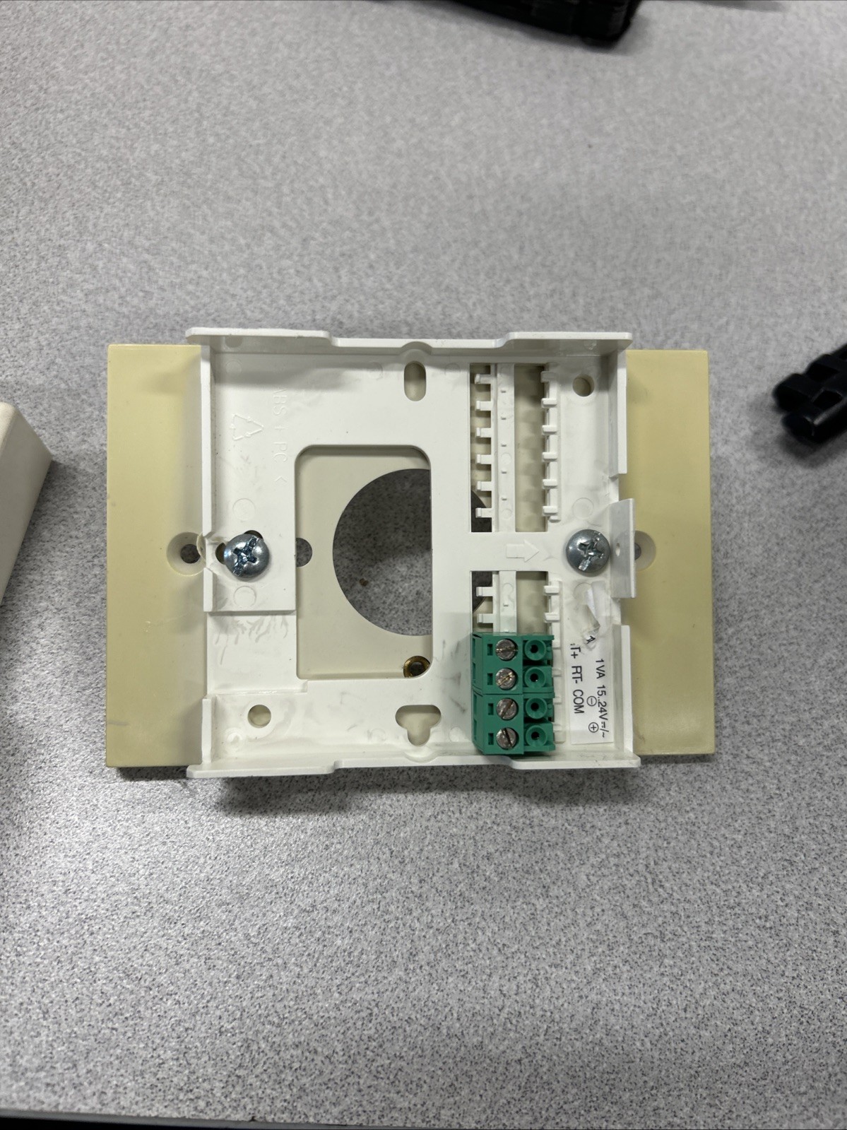 Johnson Controls Lp-nem052-000c