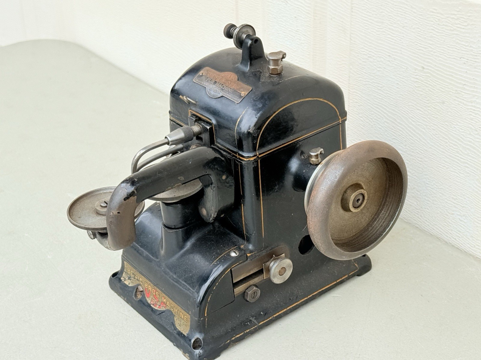 Bonis Industrial “Never-Stop” Fur & Leather Sewing Machine | Made in USA