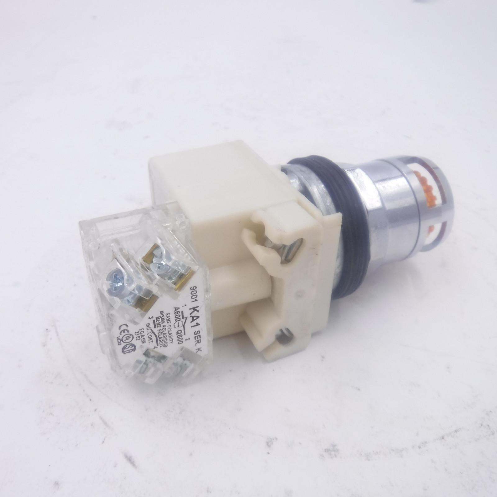 Schneider Illuminated Momentary Push Button Amber 24-28V 9001K3L38LYAH13