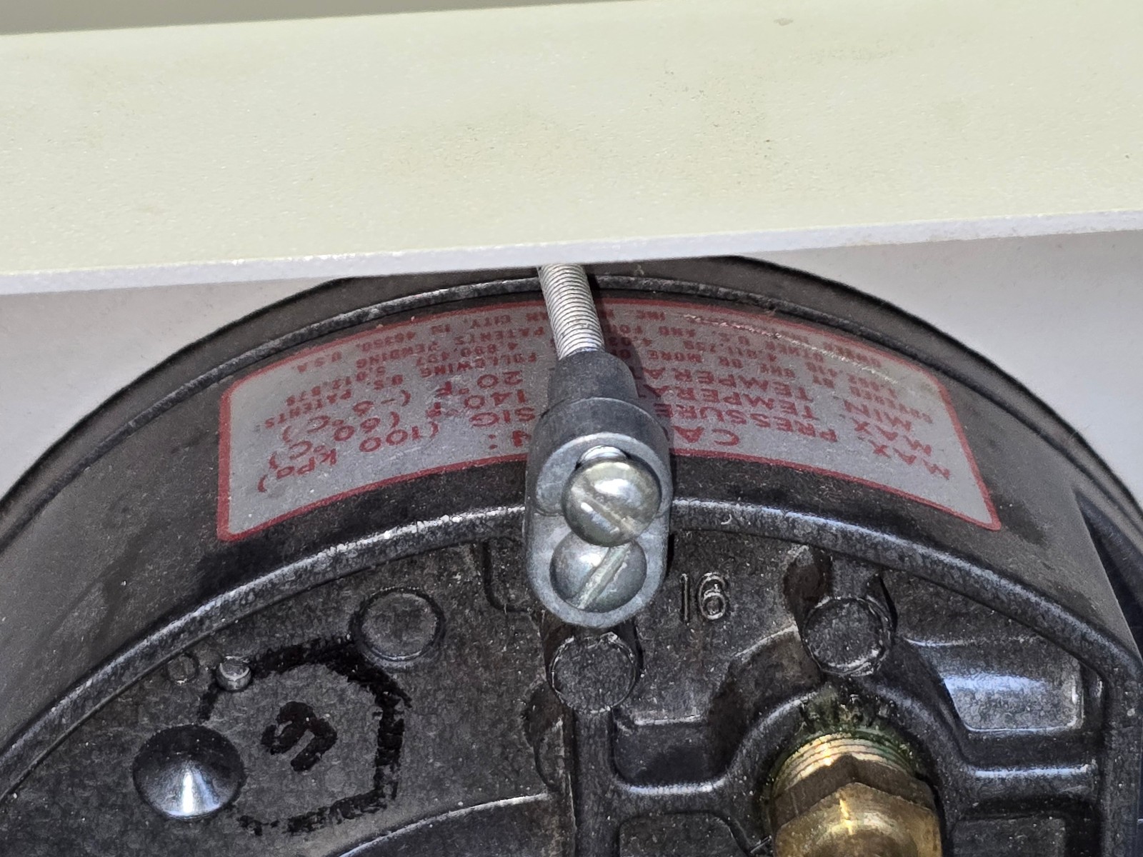 DWYER INSTRUMENTS 2000-0 C MAGNEHELIC GAUGE15PSIG MAX PRESSURE 140°F MAX. TEMP.