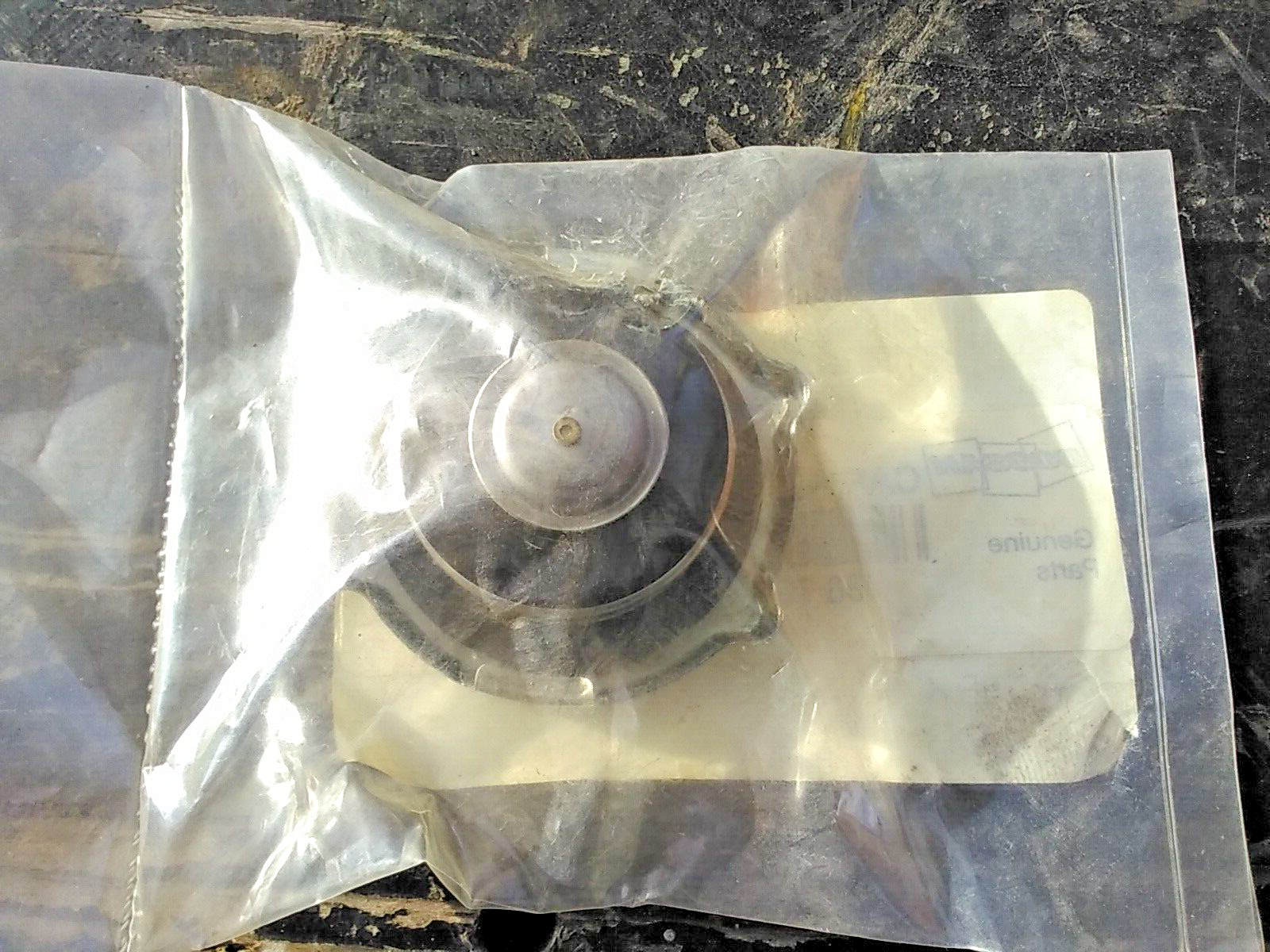 DOOSAN NOS RADIATOR CAP 13 PSI PT# 36769560 NEW