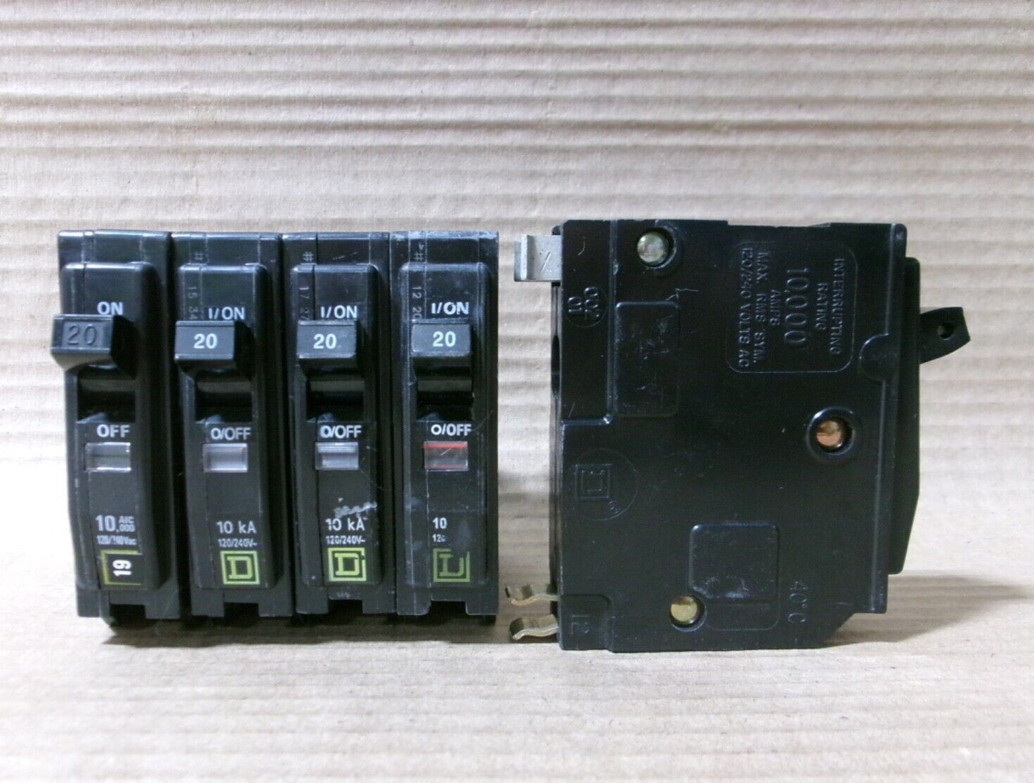 LOT OF 5 Square D QO QO120 1 Pole 20 Amp 120V Yellow Logo Circuit Breaker
