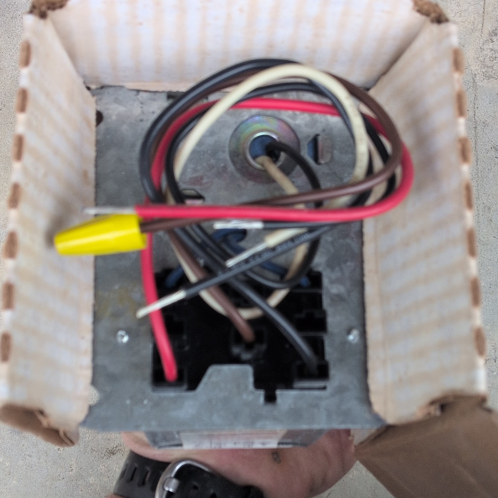 Honeywell R8239A 1052 Fan Center Transformer Relay 120/240VAC 24V Circuit