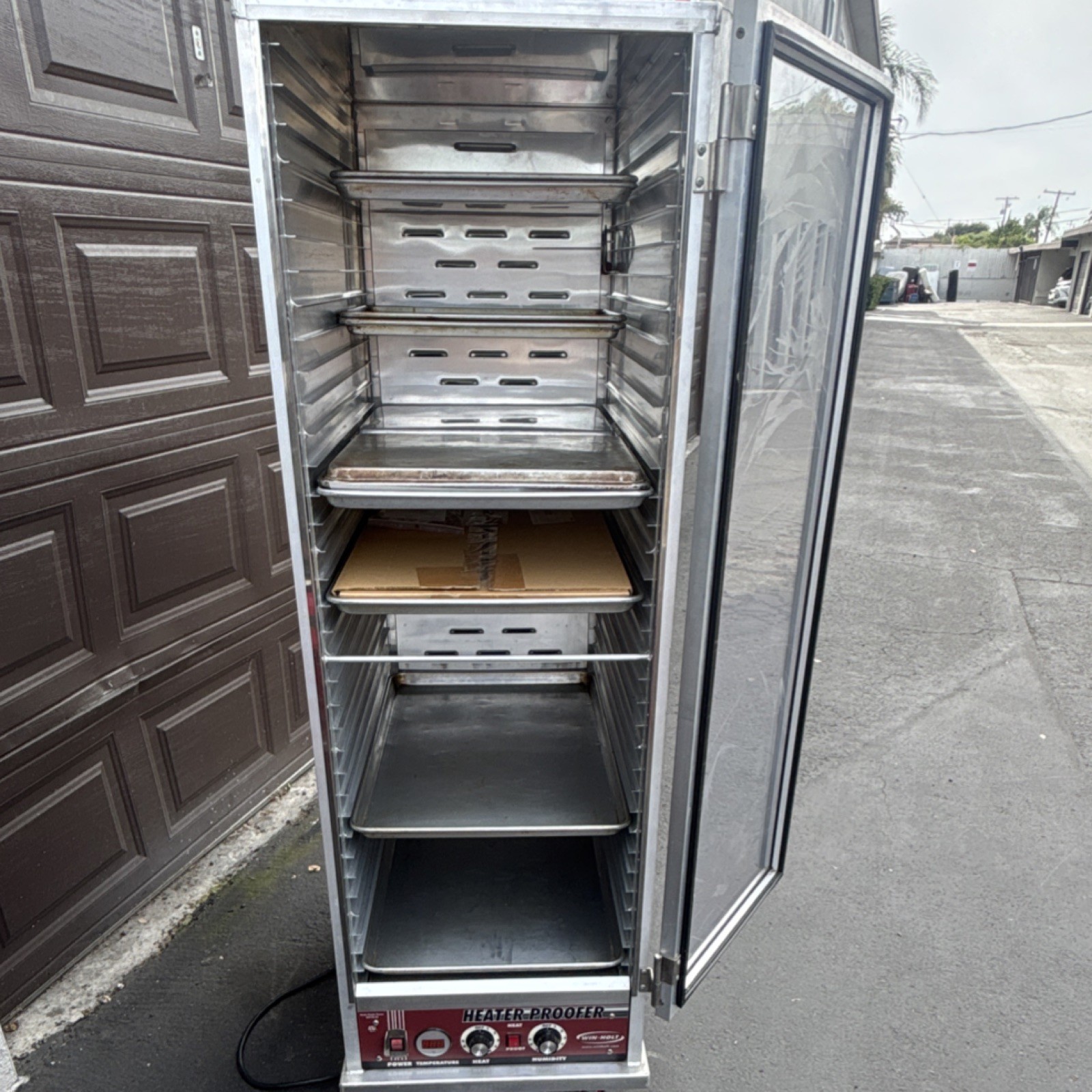 Win-Holt Full Height Dough Proofing Cabinet Clear Door Insulated Lip Load