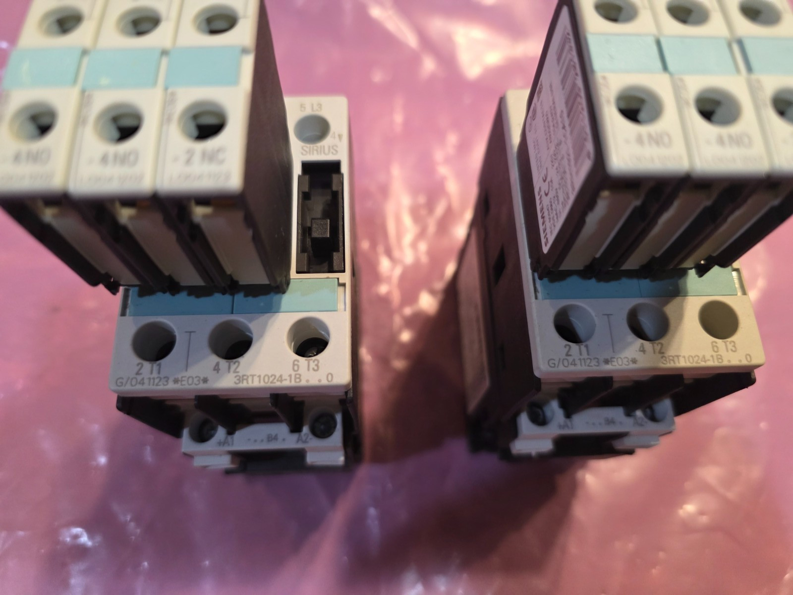 QTY (1) 3RT1024-1B..0 24VDC 3RT1024-1BB40 & (3x) AUX 3RH1921-1CA10 FREE SHIP