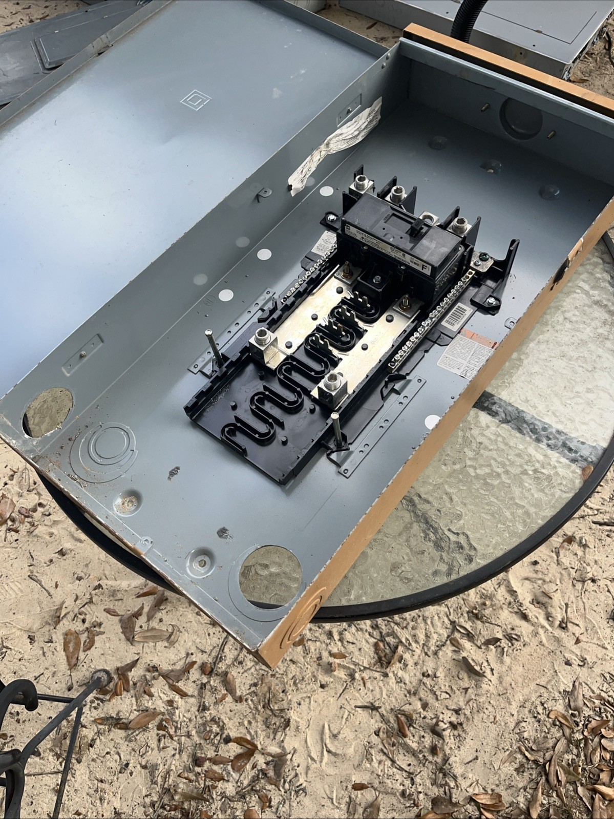 Square D HOM816M200PFTRB 120/240 Vac, With 200A Main Breaker (A)