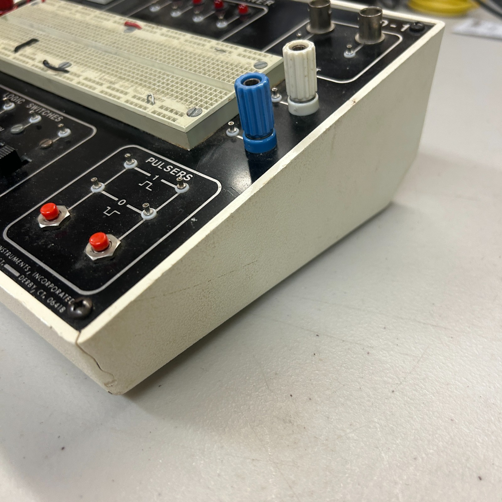 E&L Instruments Inc Digi Designer DD-1 Build Test Digital Circuits With No Solde