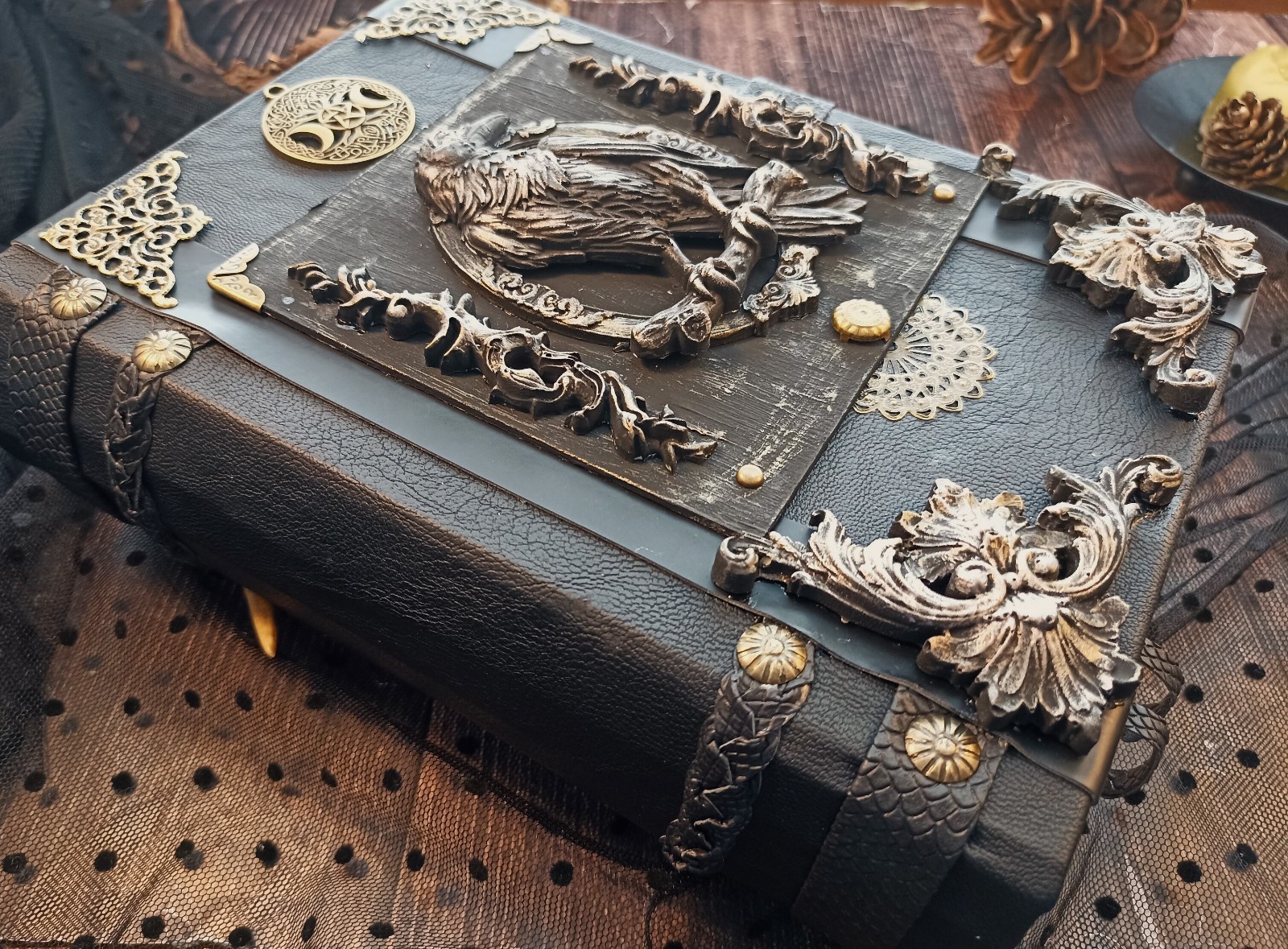 Book of Shadow Witch Grimoire Journal Blank Witchcraft Raven 8×6 in 600 Pages