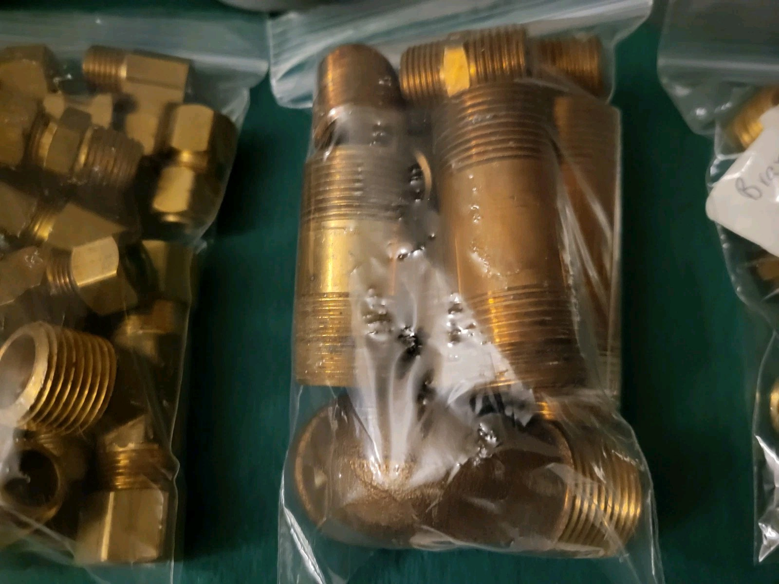 HUGE LOT OF BRASS FITTINGS, CONNECTORS FEW PLASTIC, IRON OVER 340 PIECES 24LBS