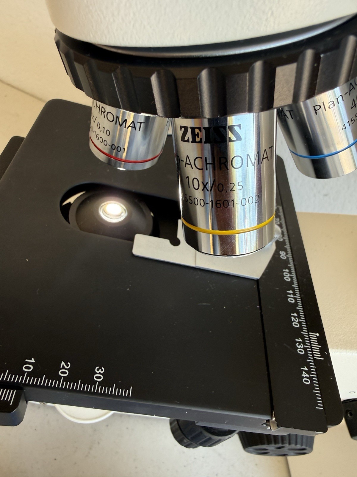 Carl Zeiss Primo Star Microscope w/ 4x 10x 40x 100x Objectives