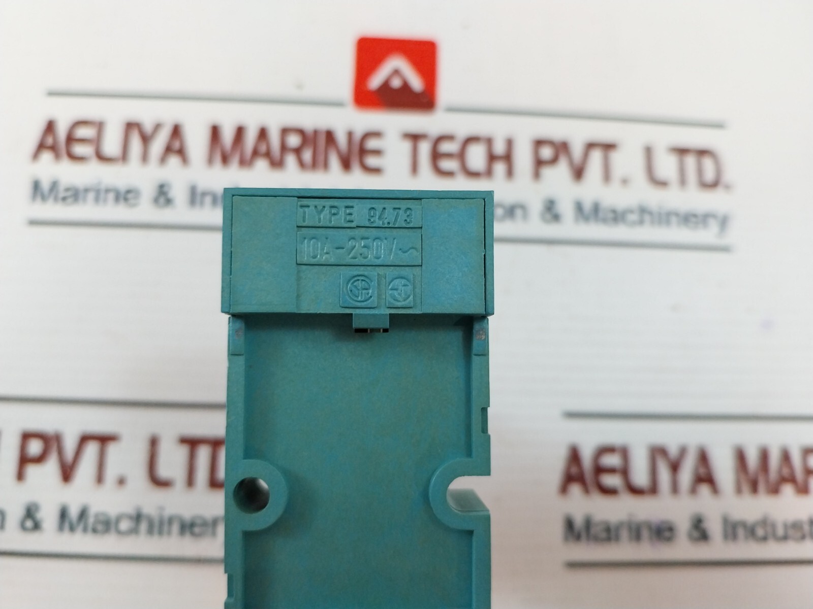 Finder 55.33 Control Relay With Base 94.73, 10a-250v