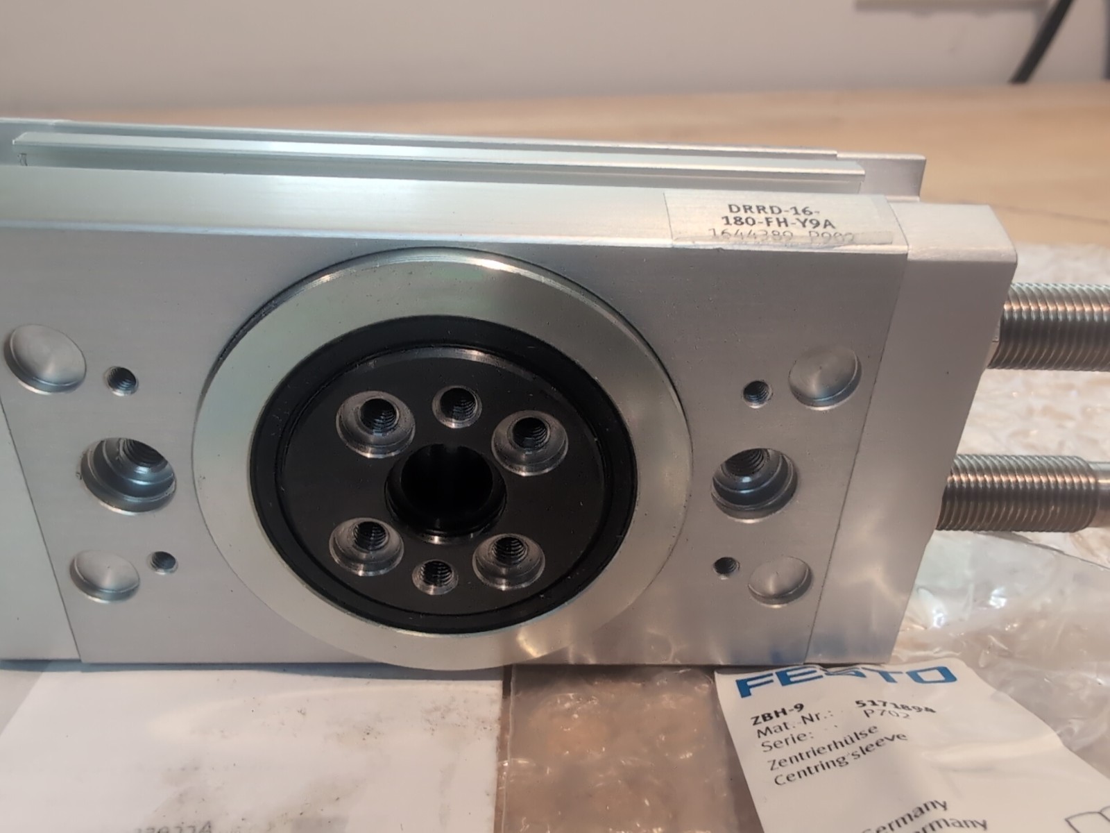 FESTO Semi-Rotary Drive DRRD-16-180-FH-Y9A 1644389 P902