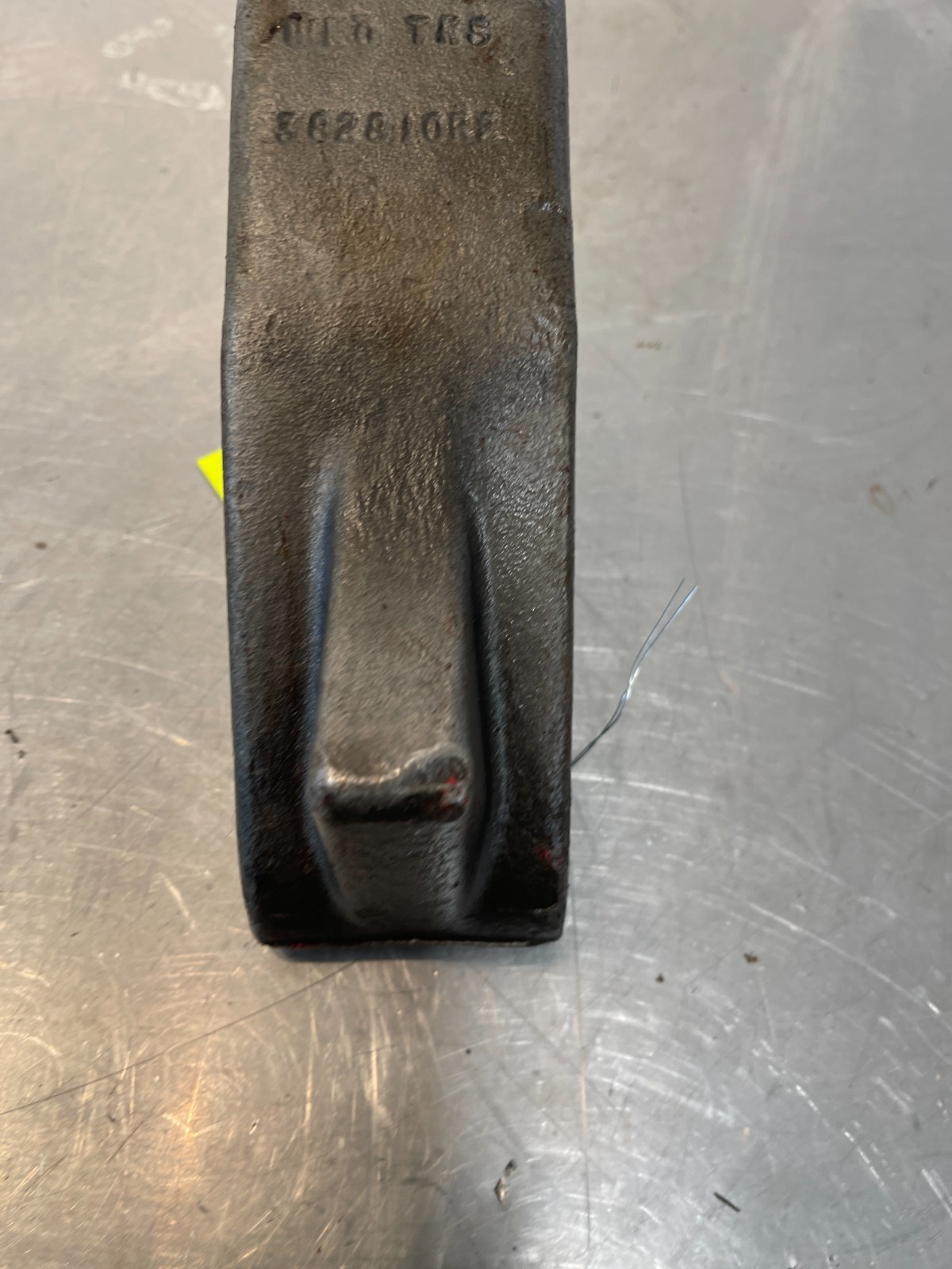 International IH 806 Tractor 3pt Hydraulic Lift Ram Arm Bracket 382810R2