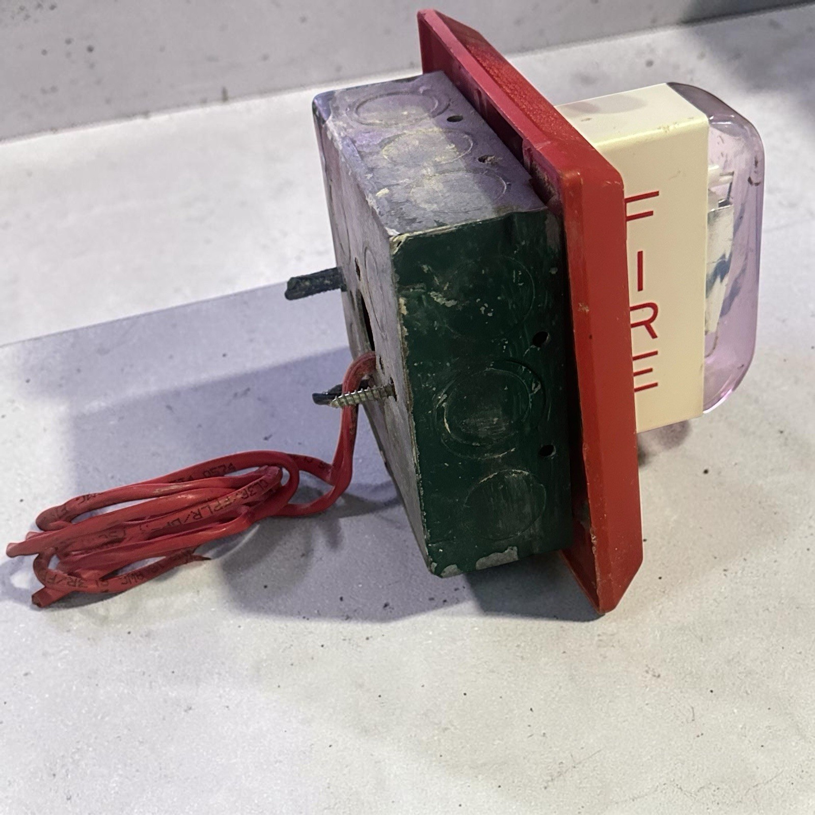 Wheelock MT-24-SLM Fire Alarm Horn Strobe 20-31VDC 15cd Red Wall Mount *READ*