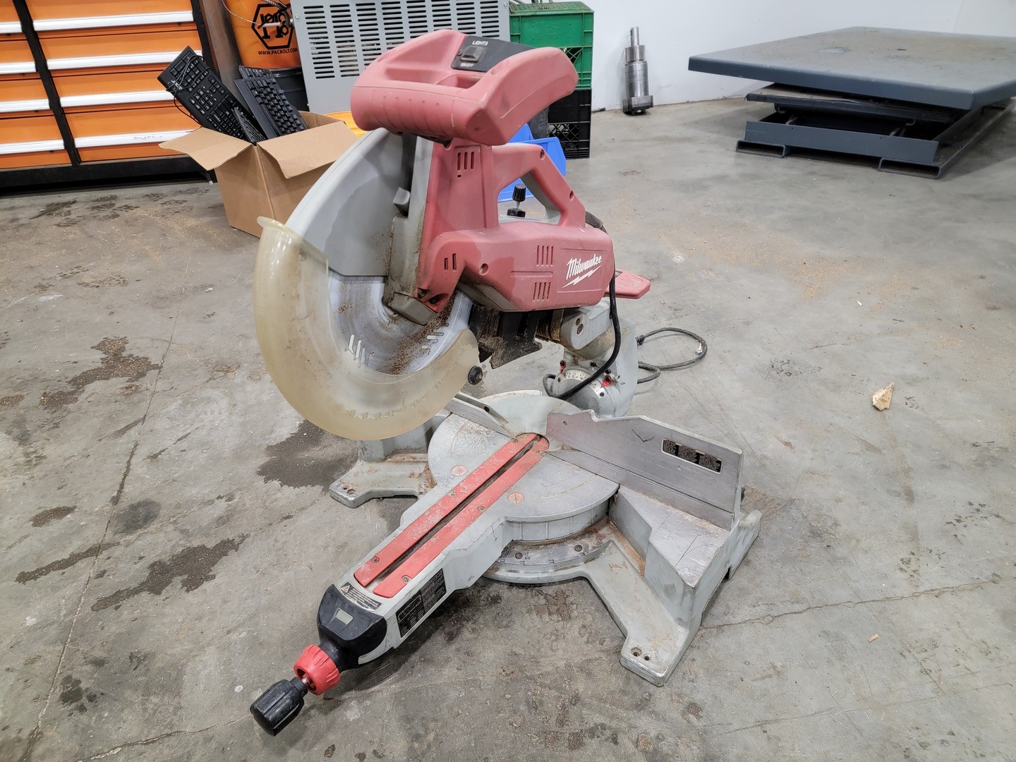 MILWAUKEE 6955-20 12″ Dual-Bevel Sliding Compund Miter Saw – Saws (Wood)