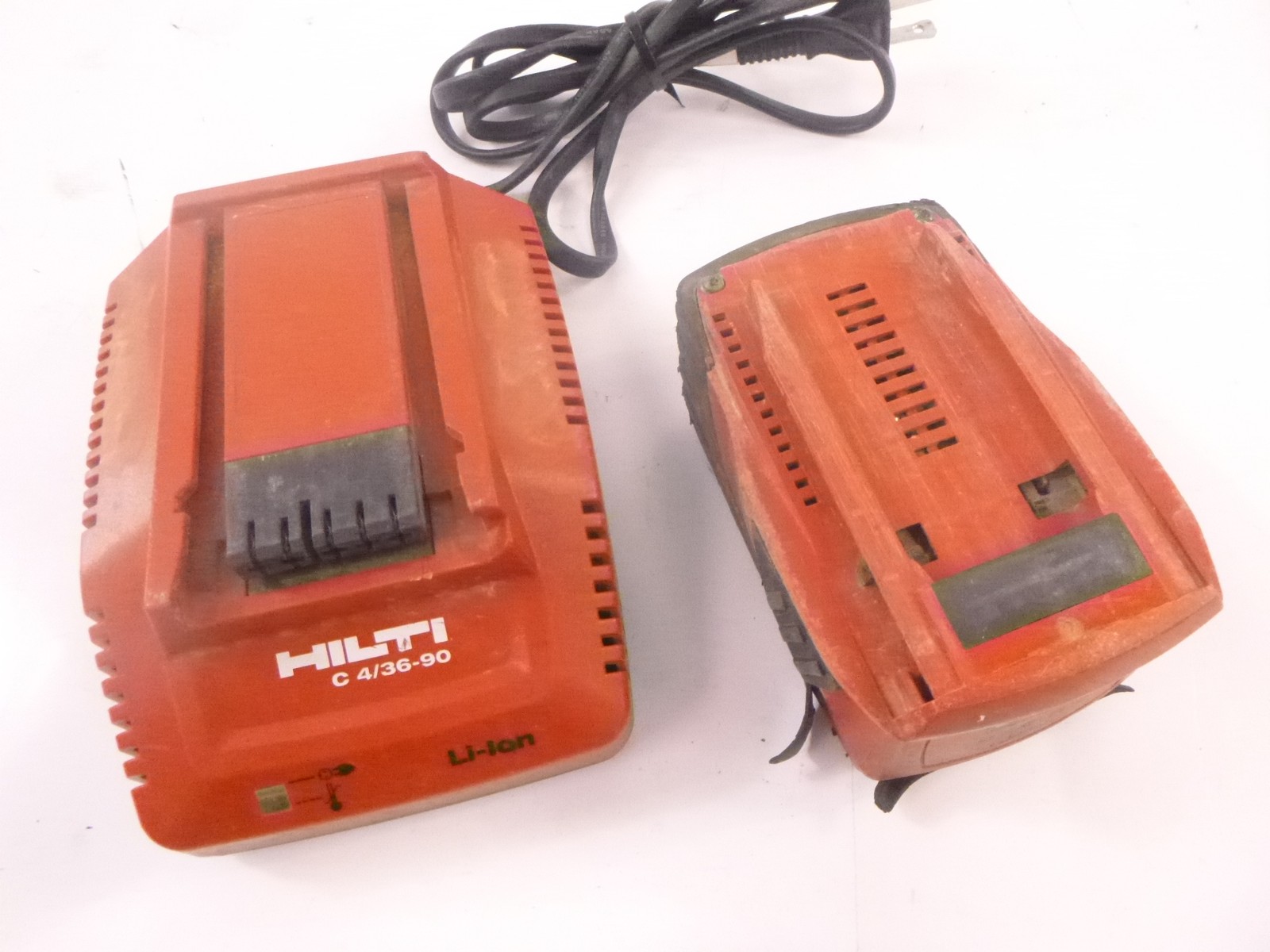Hilti Compact Battery Charger C4/36-90 with Lithium-Ion Battery B22 5.2