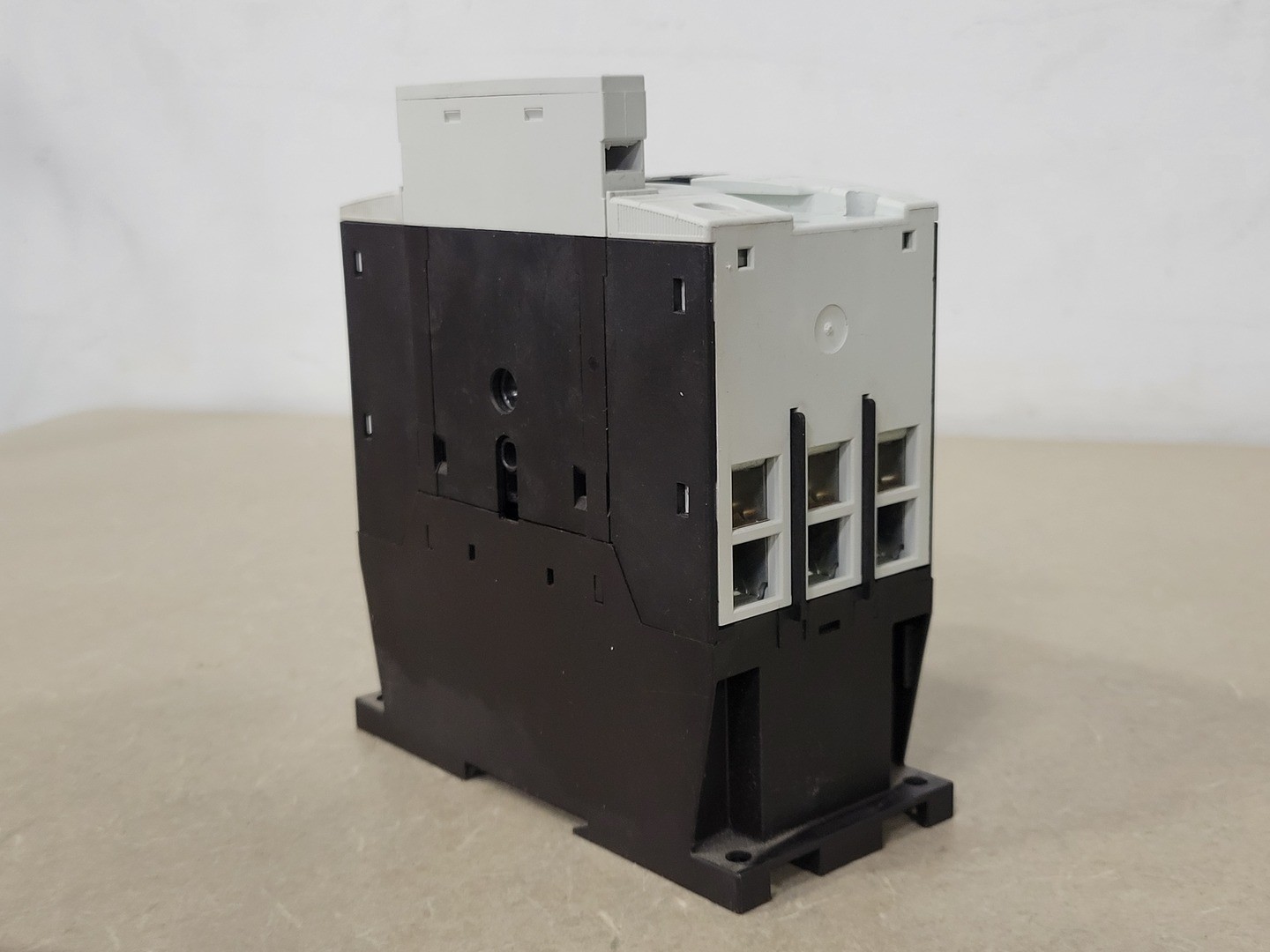 Eaton XTCE040DS1A 40 Amp, 3 Pole, 1NO+1NC, 110/120 VAC Coil Contactor – Parts