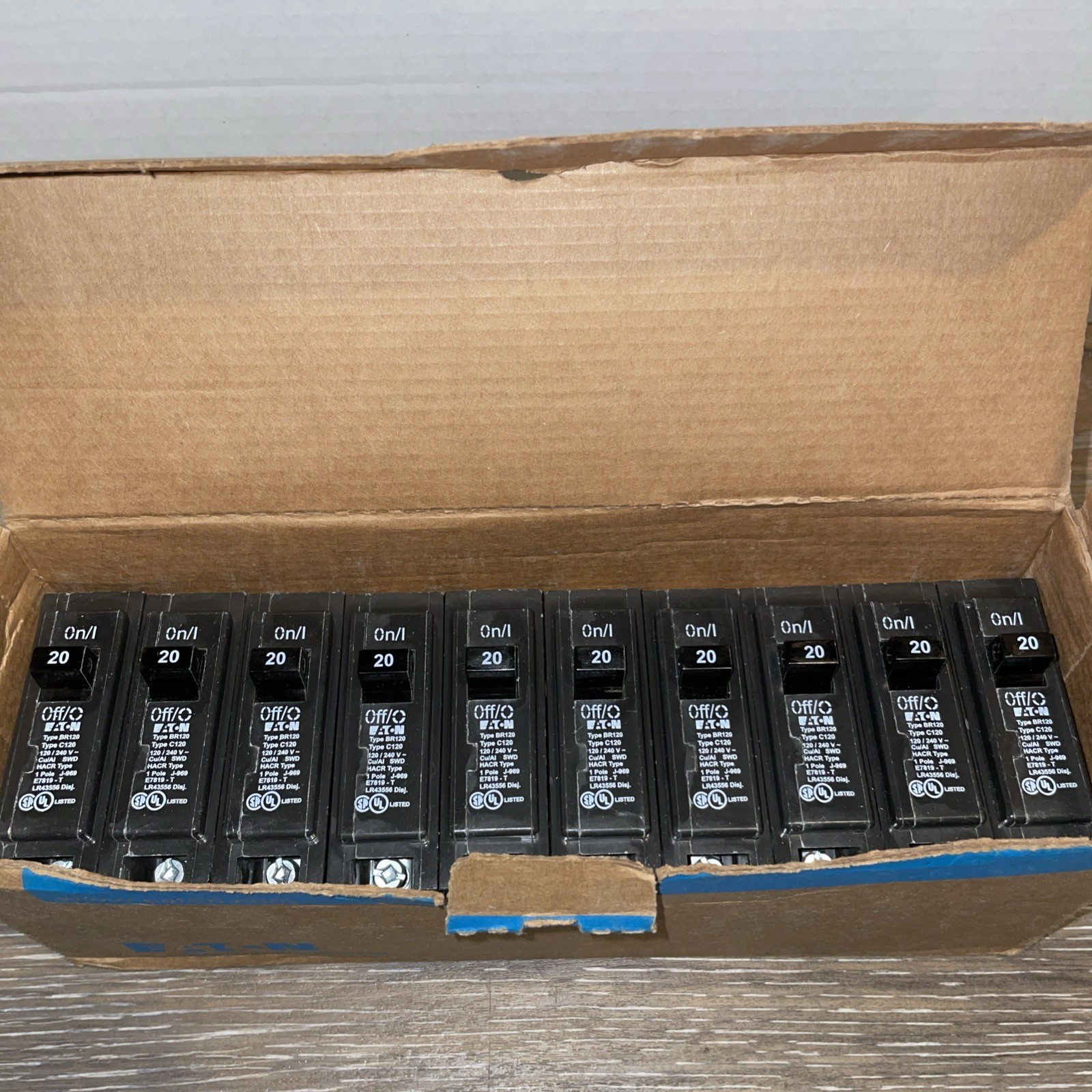 LOT OF 10 EATON BR120 Circuit Breakers (10 Pack) 20 AMP 1 Pole Type BR *NEW