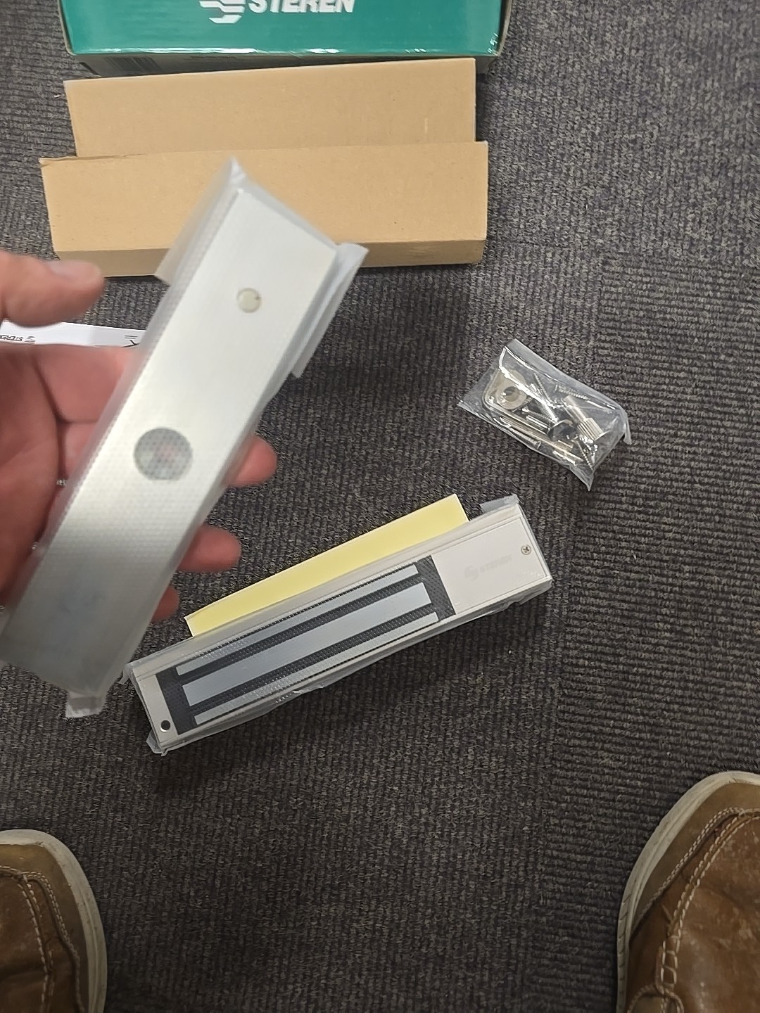Electromagnetic Lock with 600Pound Holding Force.