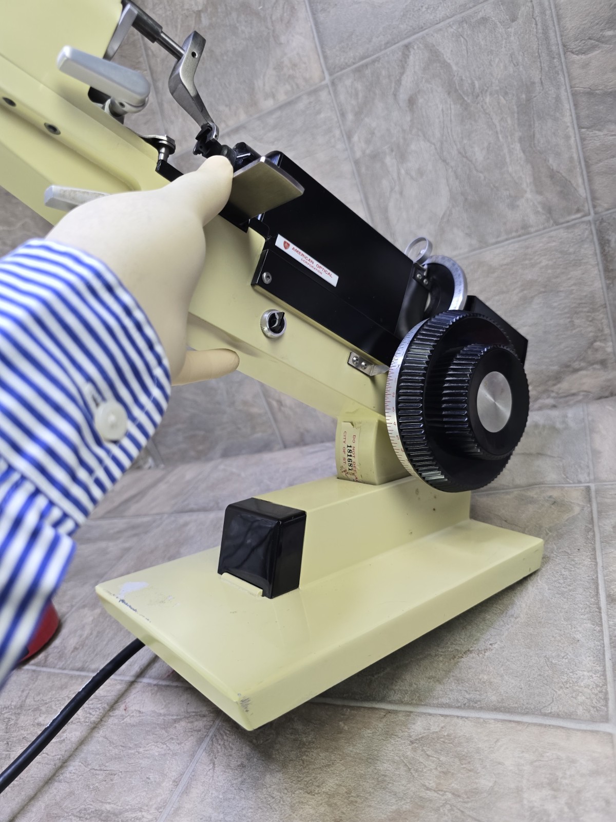 American Optical LENSOMETER (model:12603) 15 Watts /115 Volts