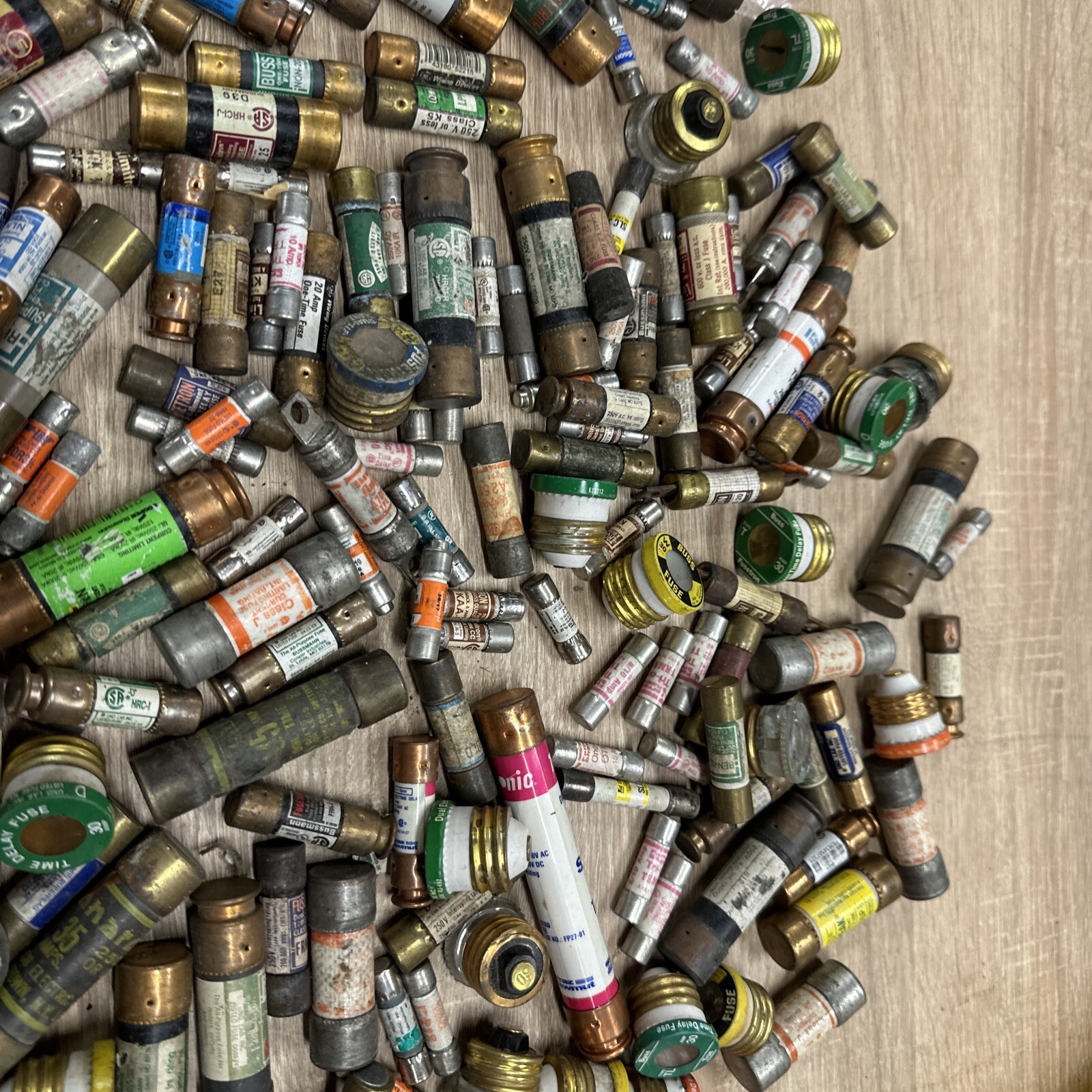 200 Random Mixed Fuses Lot Of 200