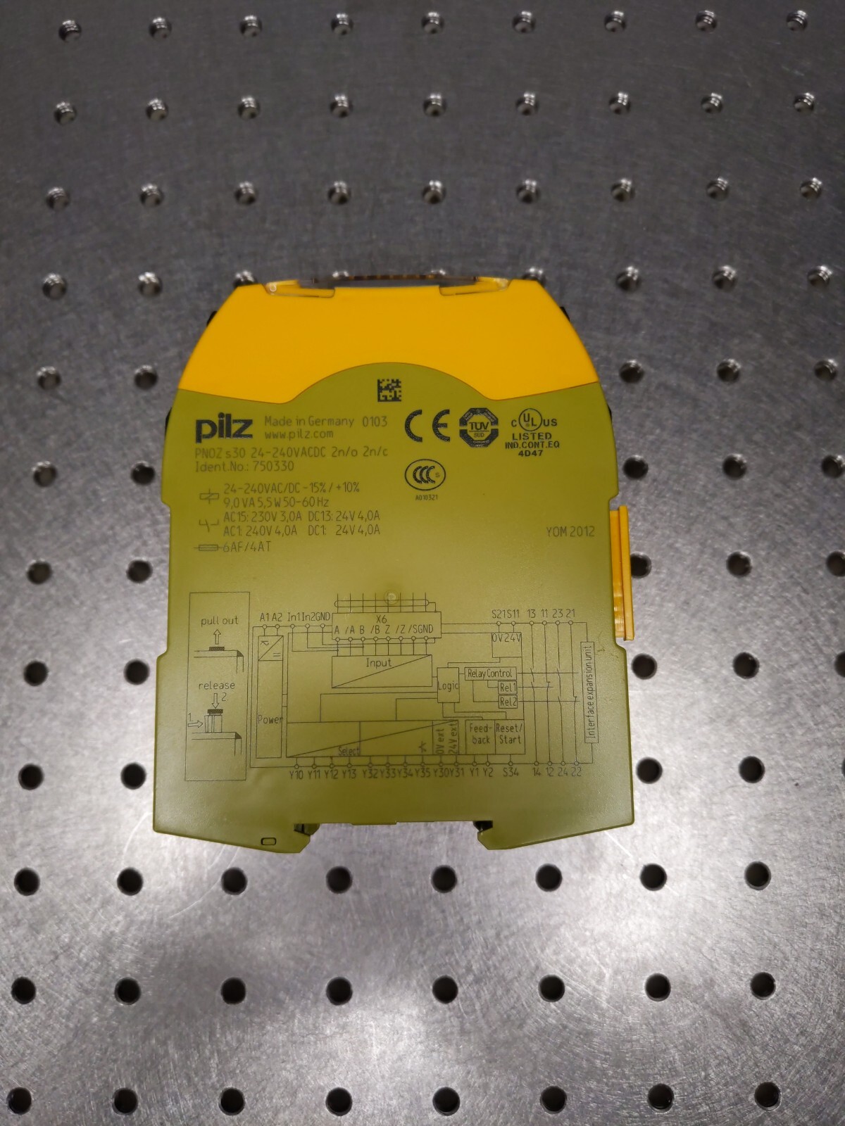 PILZ 750330 / 750330 SAFETY RELAY SUP REV PNOZ S30 24-240 VAC DC NEW NO BOX