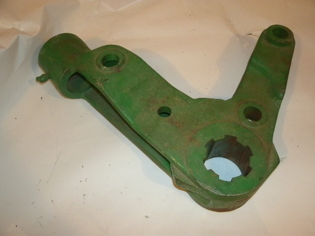 1 John Deere 720 730D R.H. Rock Shaft Lift Arm F2641R used tractor part
