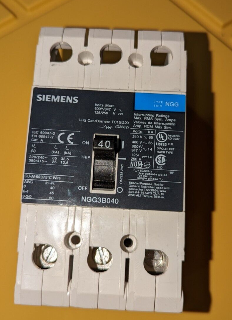 SIEMENS NGG3B040 CIRCUIT BREAKER, 3P, 40A, 600VAC/250VDC new other…see details