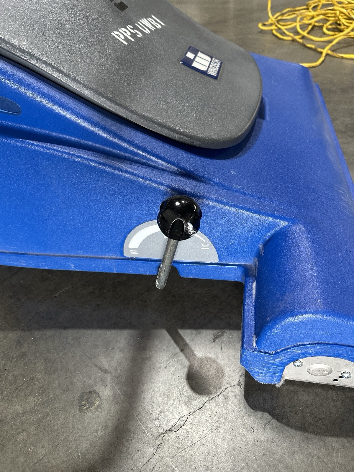 Windsor Wave Wide Area Vacuum Carpet Sweeper Commercial 115V Working