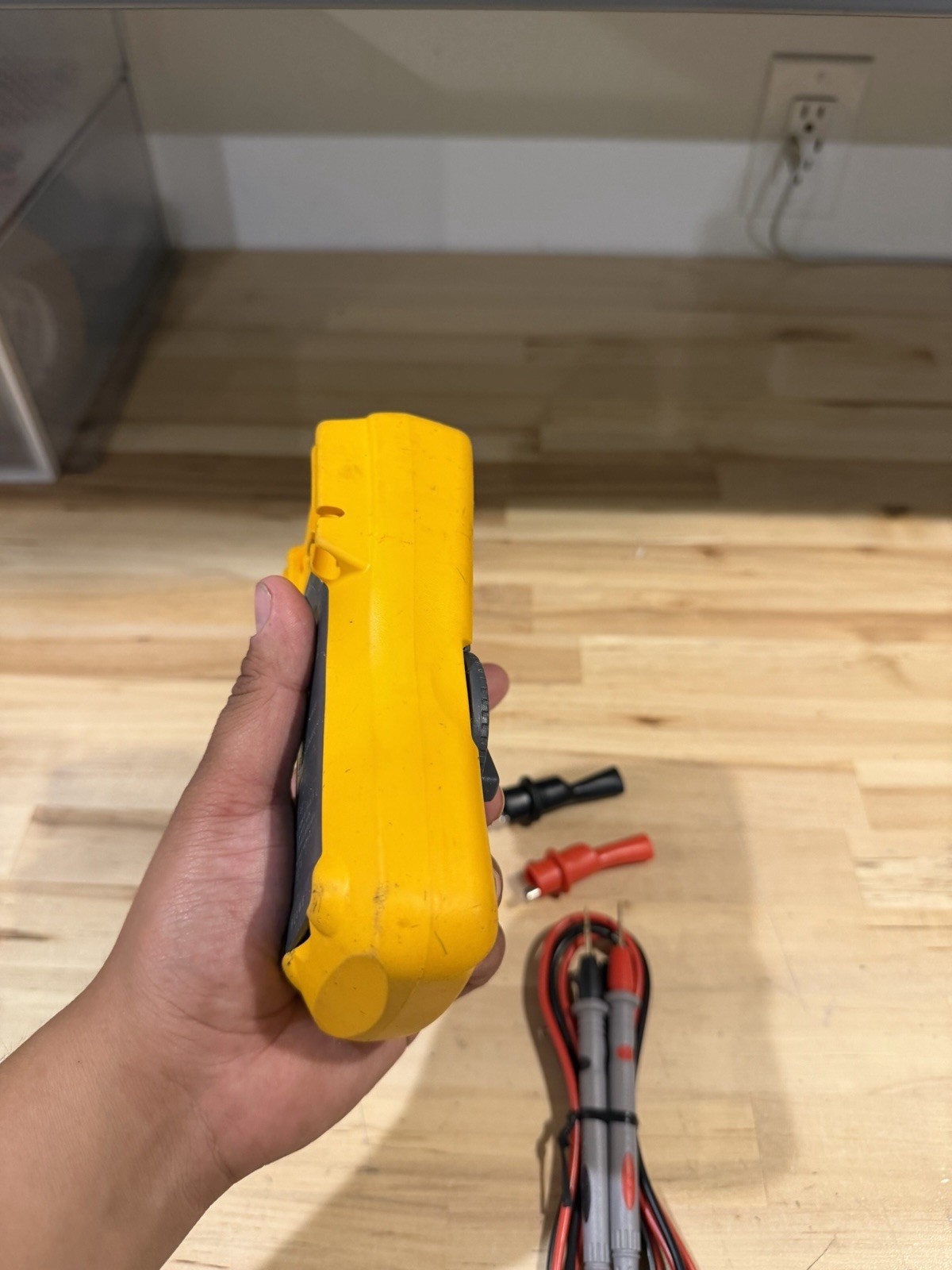 FLUKE 116 TRUS-RMS MULTIMETER / LEADS – SHIPS FAST (TESTED)