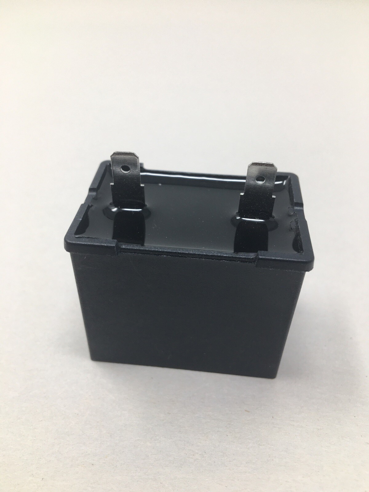 New C61-P2 Capacitor 12 uF, 210VAC, 50/60Hz, 10000AFC 85° C22.2NO.190