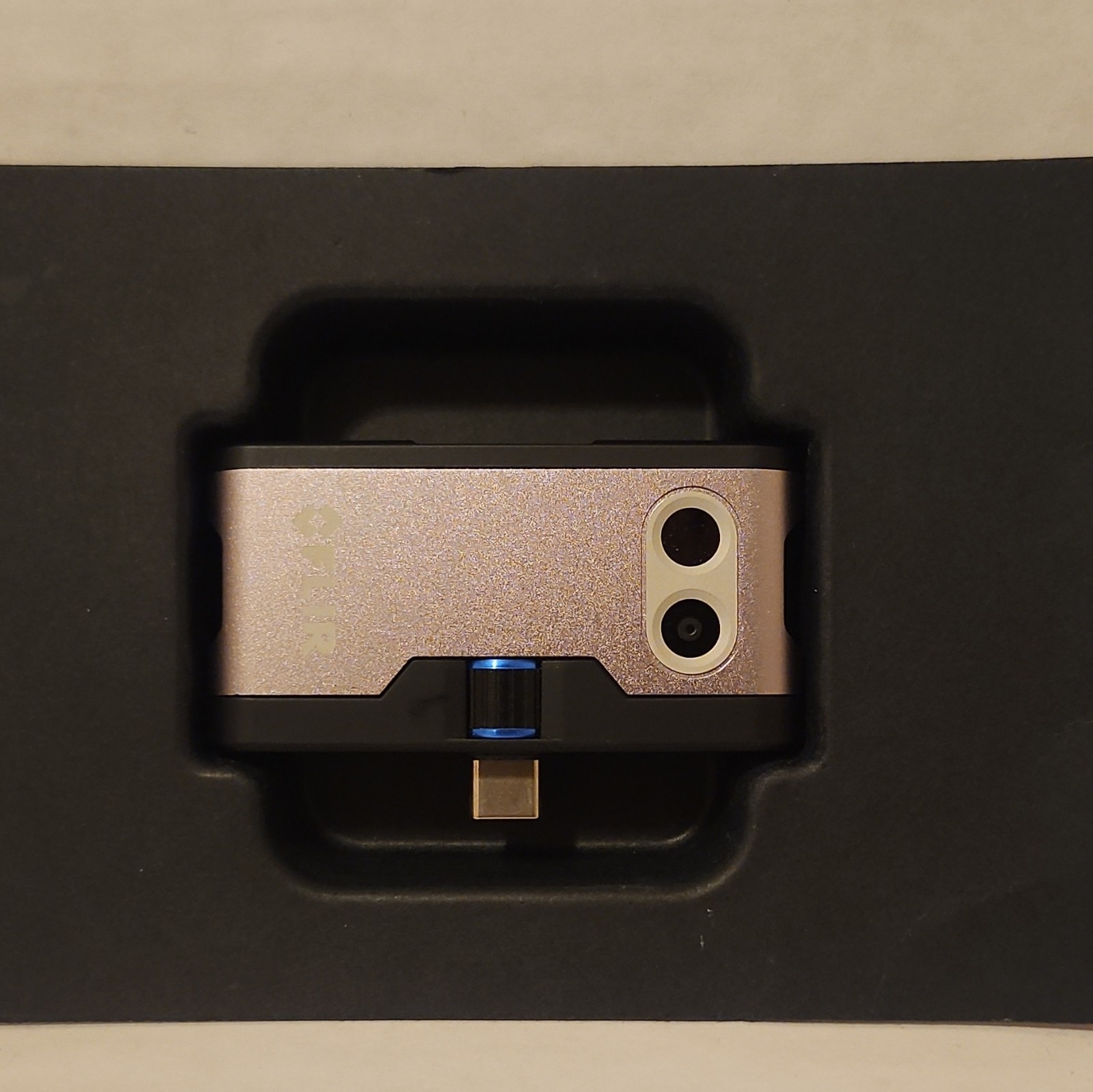FLIR ONE USB-C Thermal Imaging Camera for Android w/ Carry Case & USB Cable