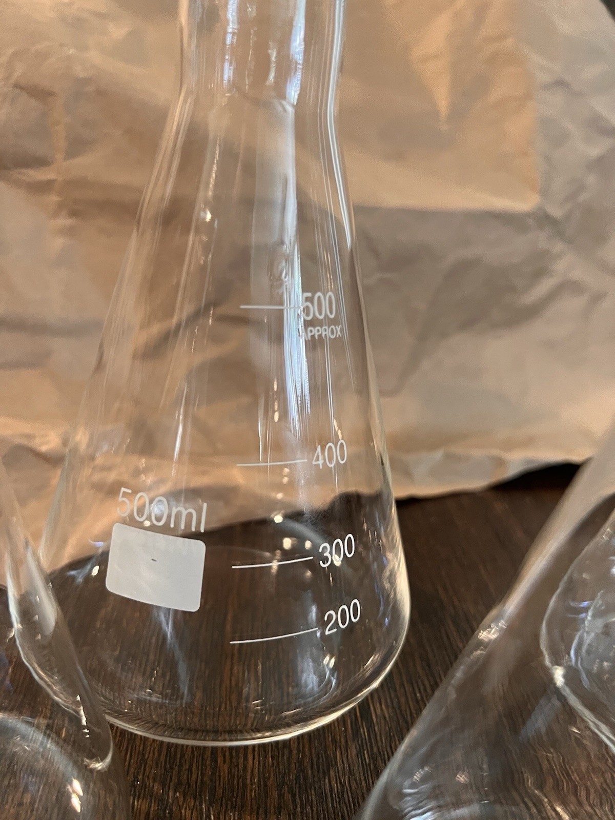 glass laboratory settings for mixing liquids